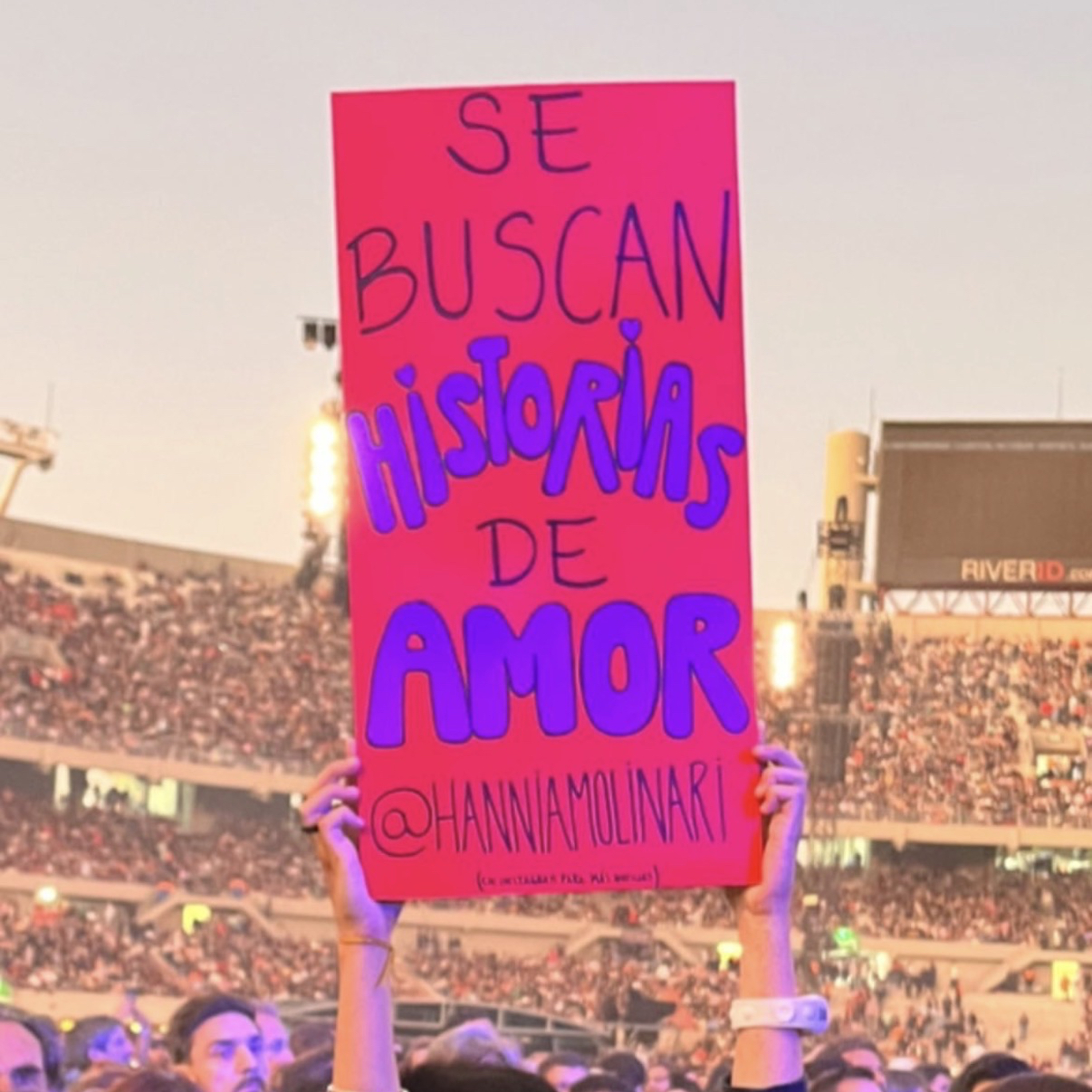 Se buscan historias de amor