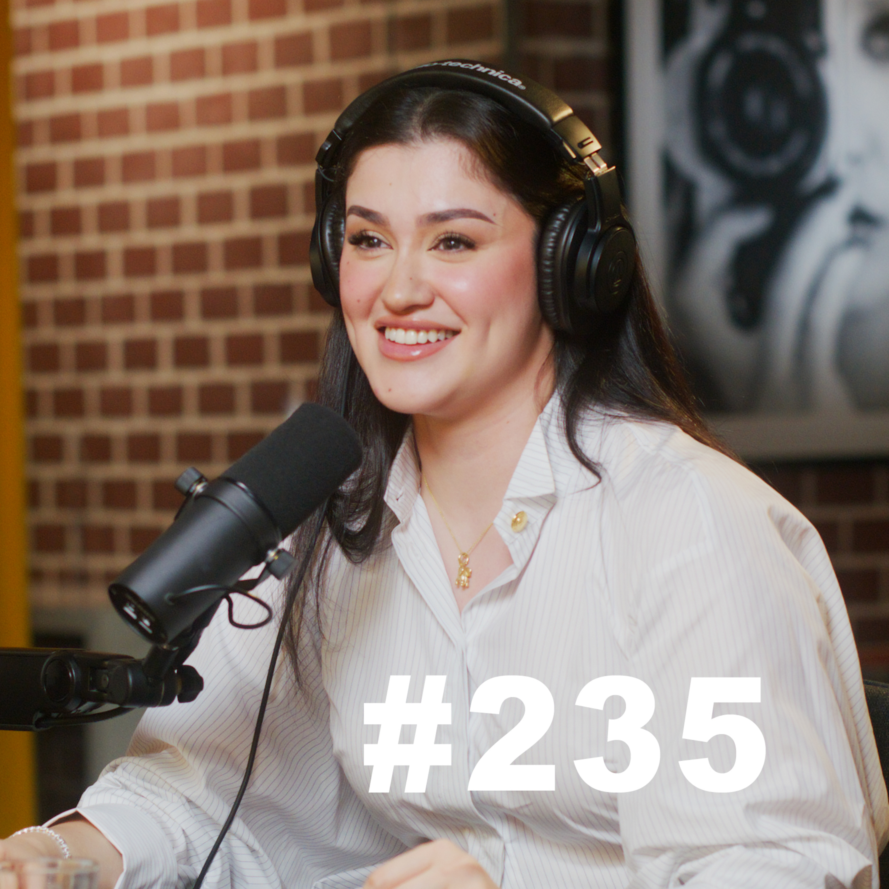 #235 - Maryam Alkhalidi كيف تساعد جمهورها من خلال محتواها؟ : مريم الخالدي