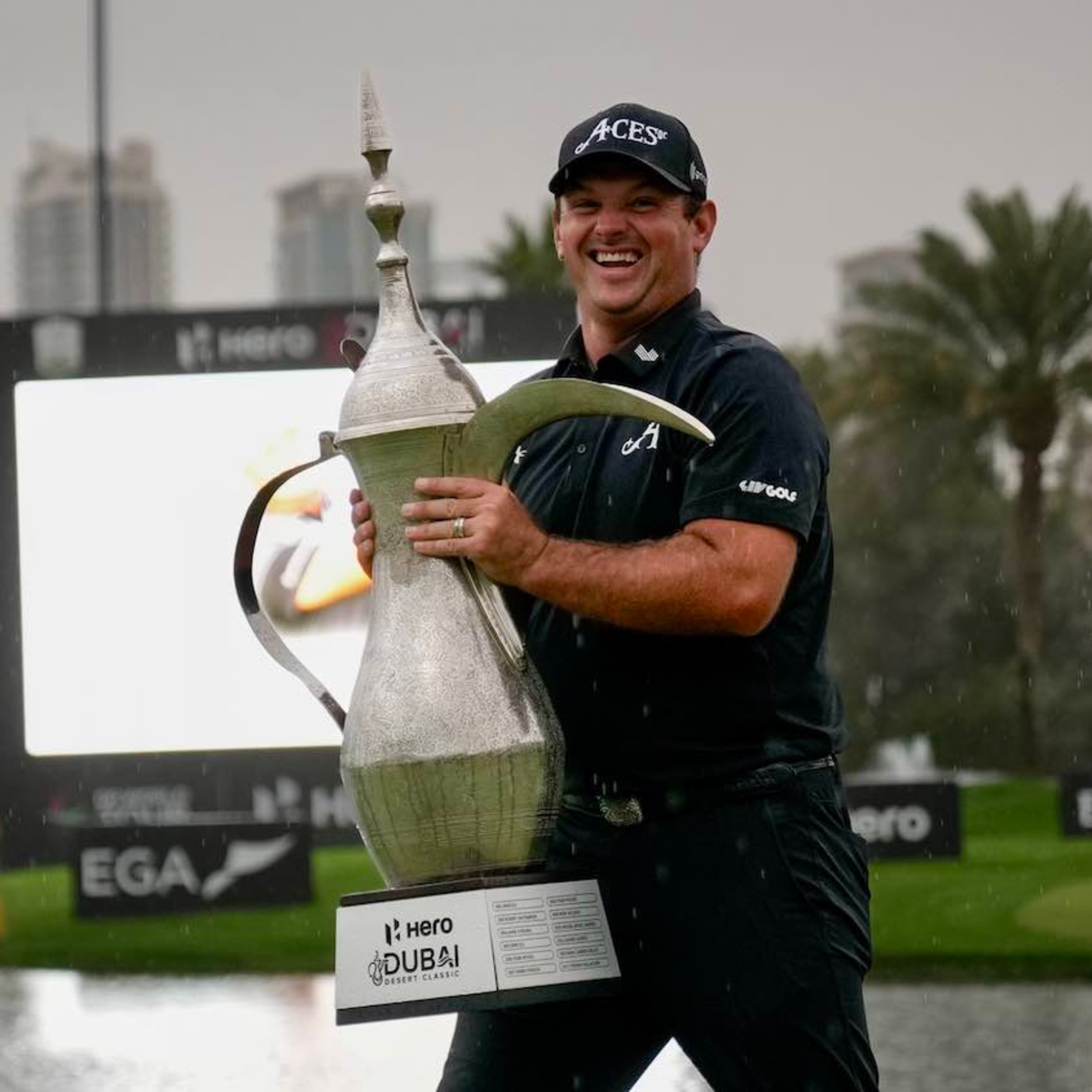 Se nos caen las grandes historias de los bolsillo en el regreso de Dubai