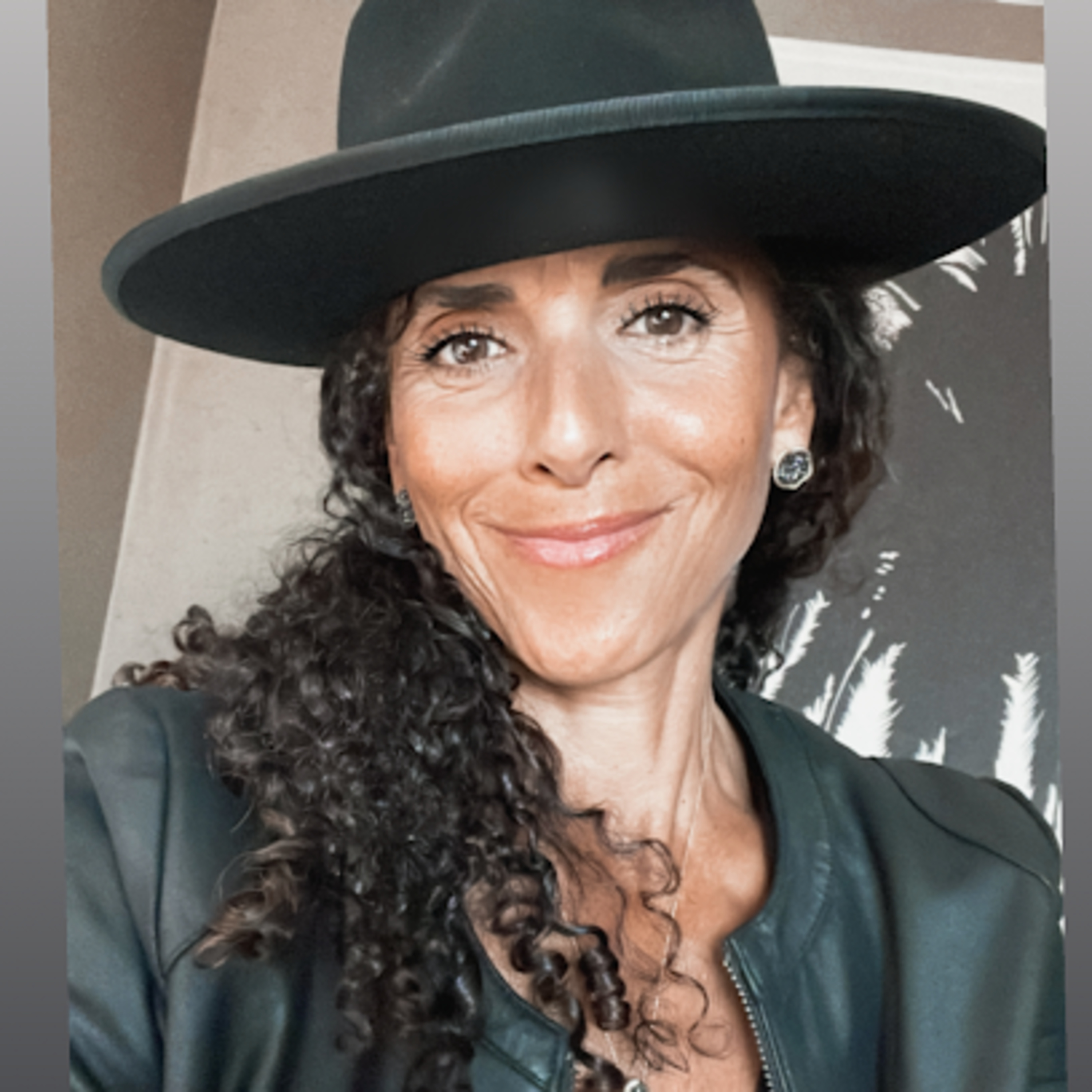 VP#79: Tennessee Series! "Where was this information?" Lou Comfort on Stopping Killing Her Family, Her Husband's Too-Late Revelation, Monthly Nashville Vegan Potluck, & Her Ripped Vegan Sons episode artwork