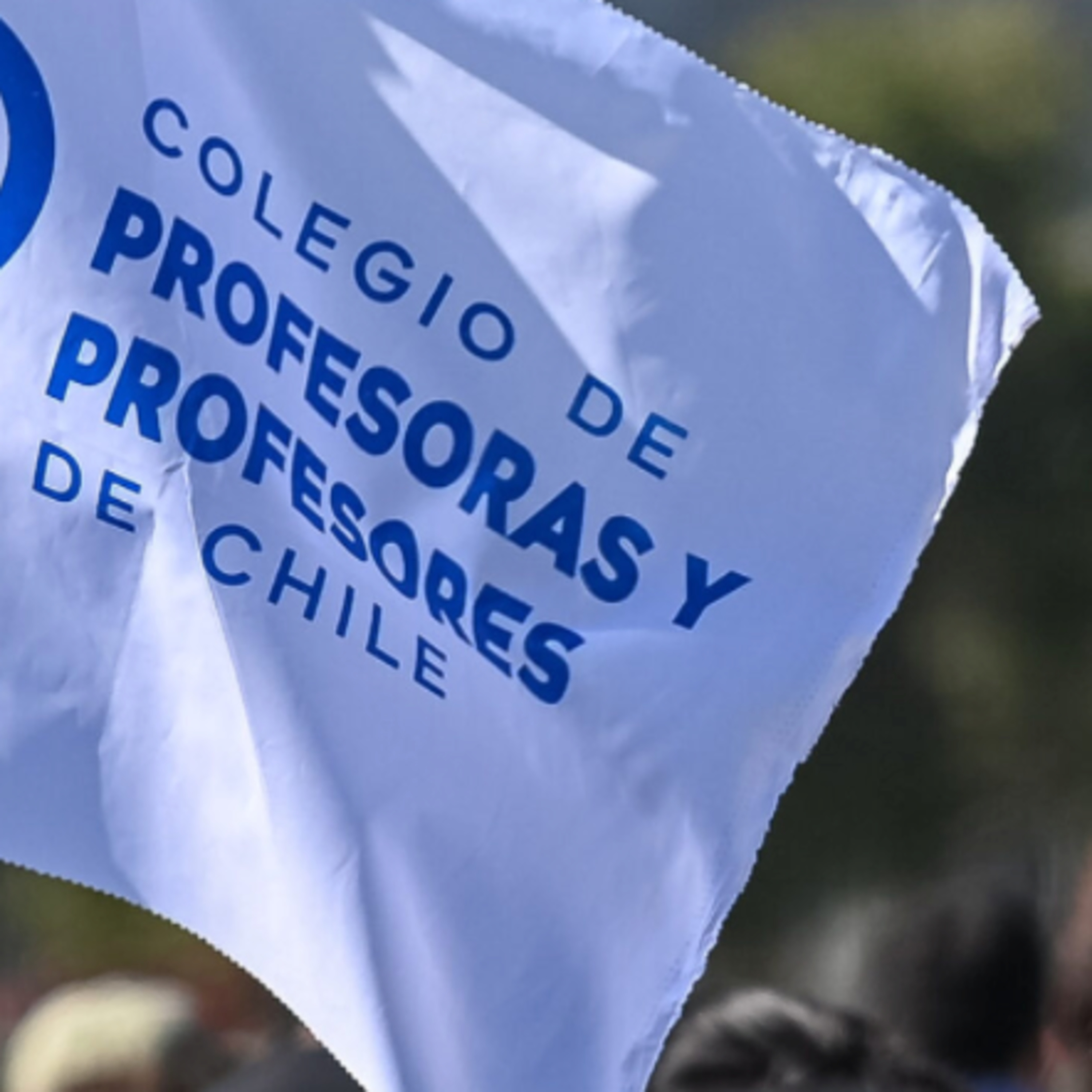 ✊ Profesores en pie de lucha, huelga en TVN y avances en Sala Cuna universal episode artwork