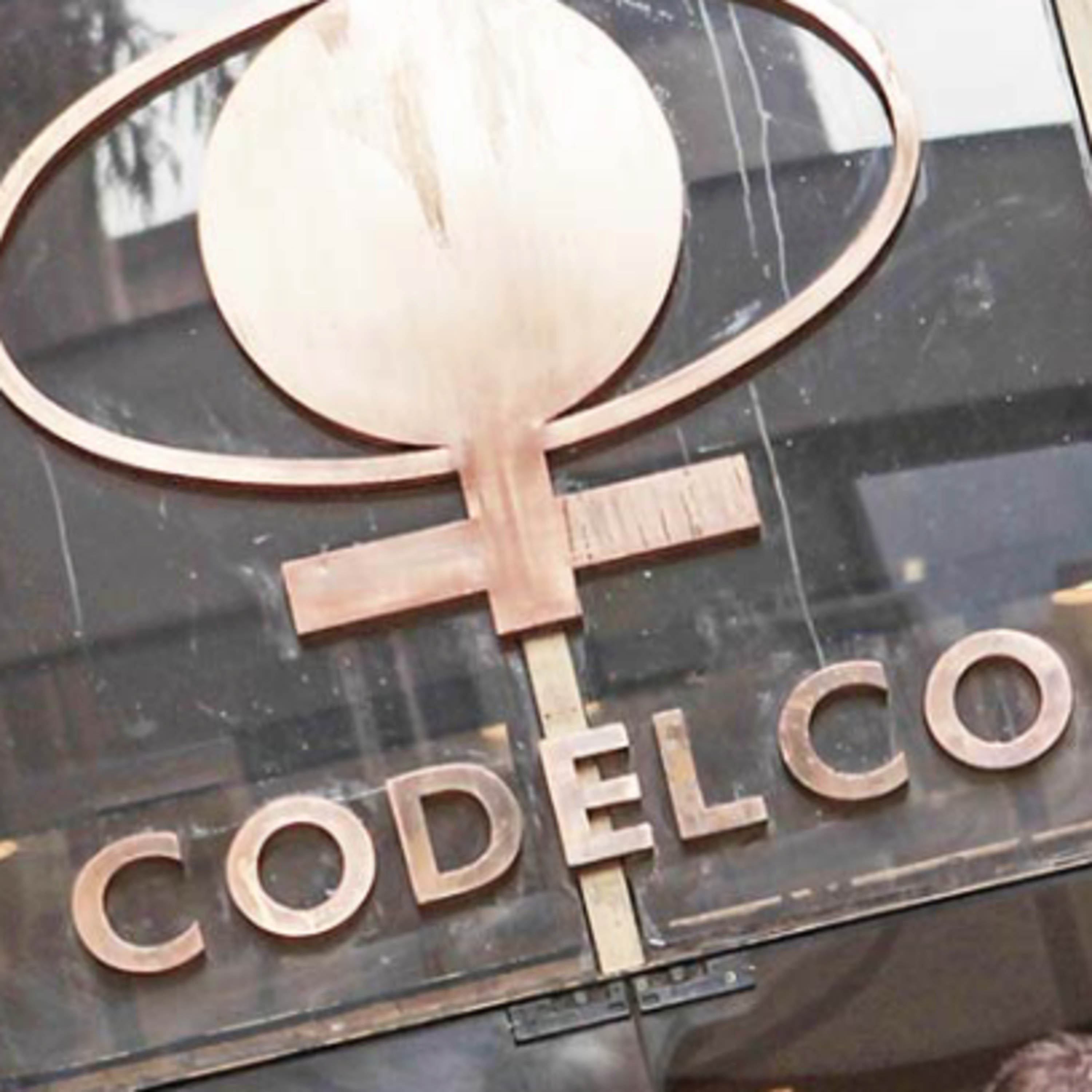 ⛏️ Nuevo mando en Codelco y huelga en Centinela tensionan la minería chilena episode artwork