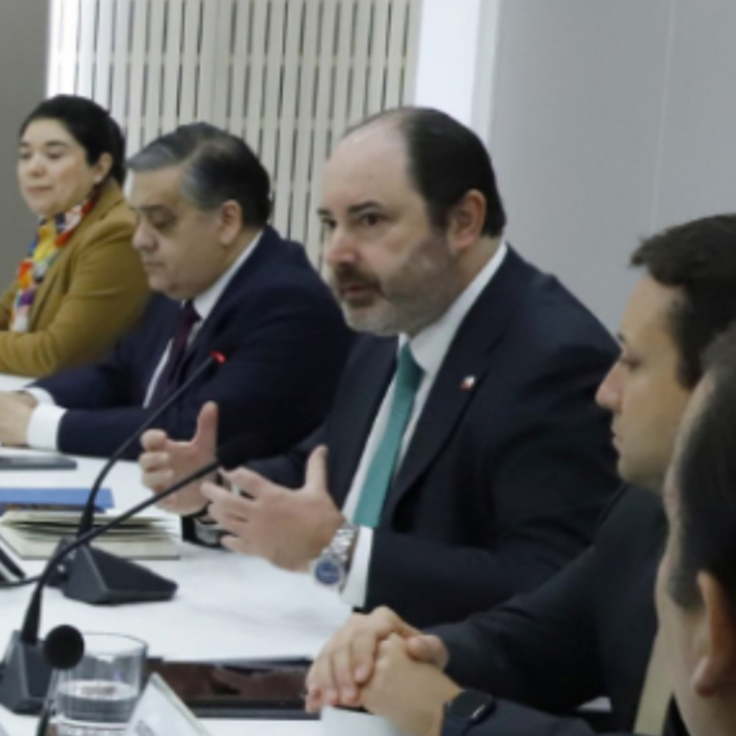 🚨 Se reabre el debate por la jornada laboral en Chile episode artwork