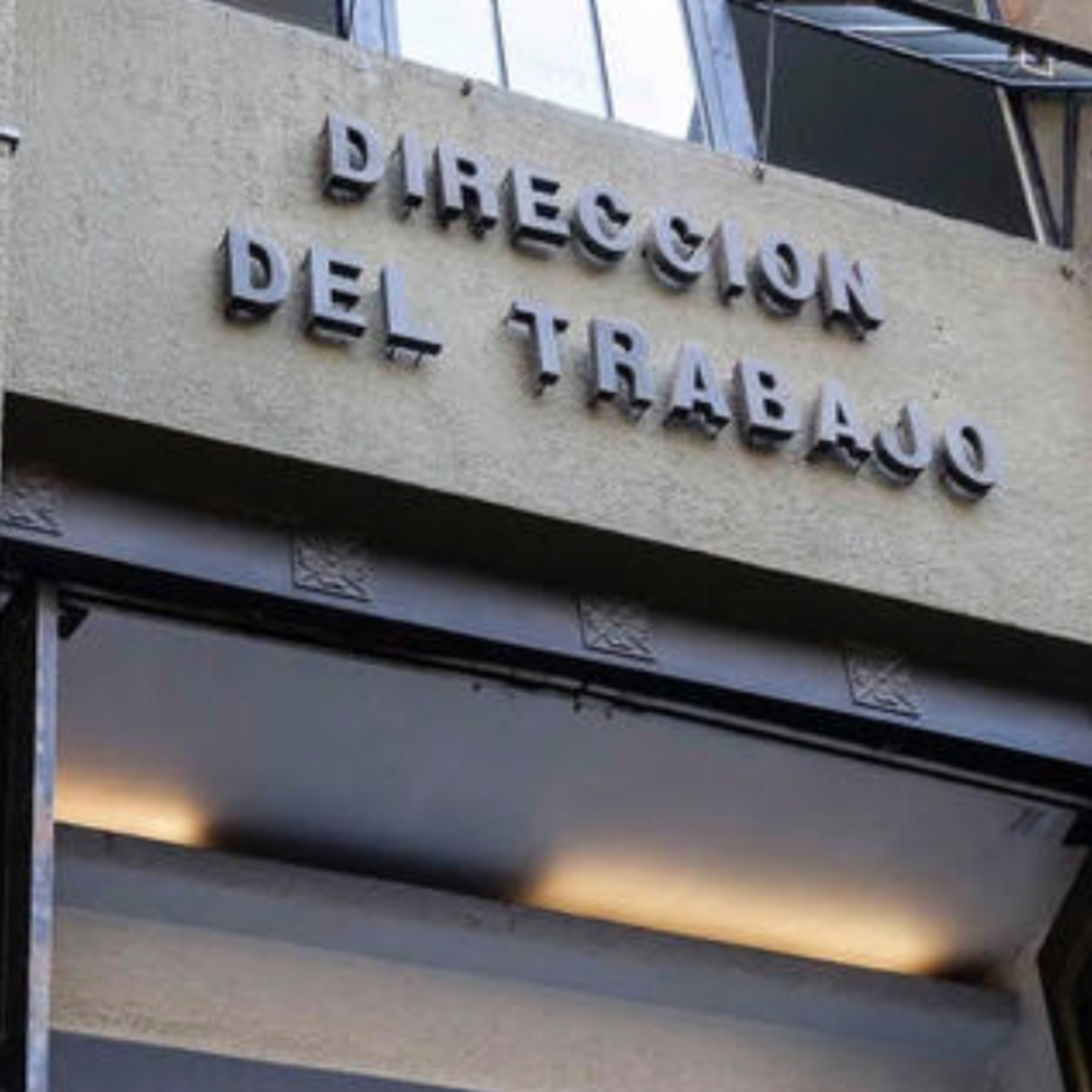 ⚠️ Flexibilidad laboral: la polémica propuesta de jornadas de hasta 52 horas episode artwork
