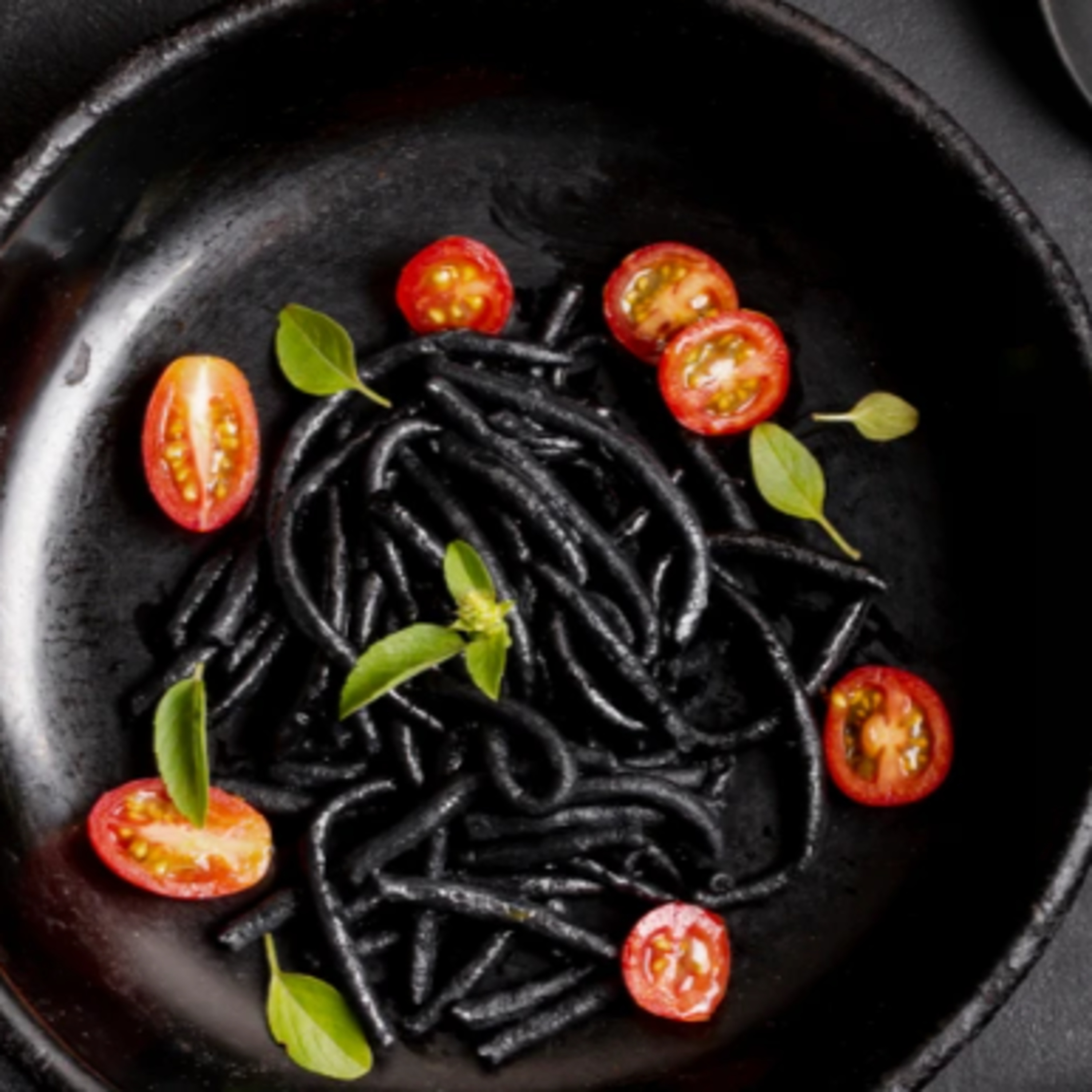 Momento especial? Prepare um spaghetti negro com ragu de lulas de impressionar!