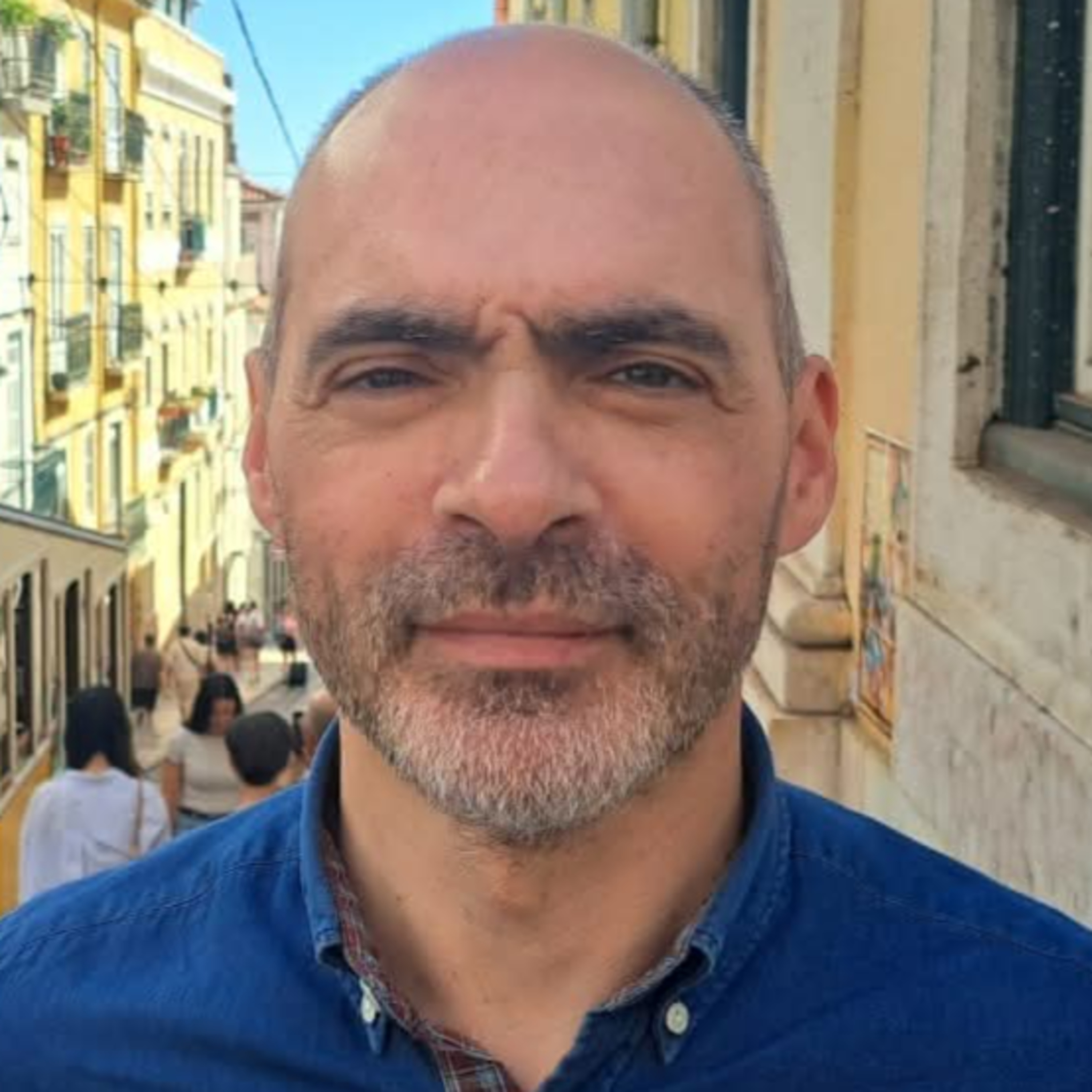 Entrevista 35 - “Na Biblioteca de…” com Miguel Pinho que é escritor e professor de geografia (Trofa, Portugal)