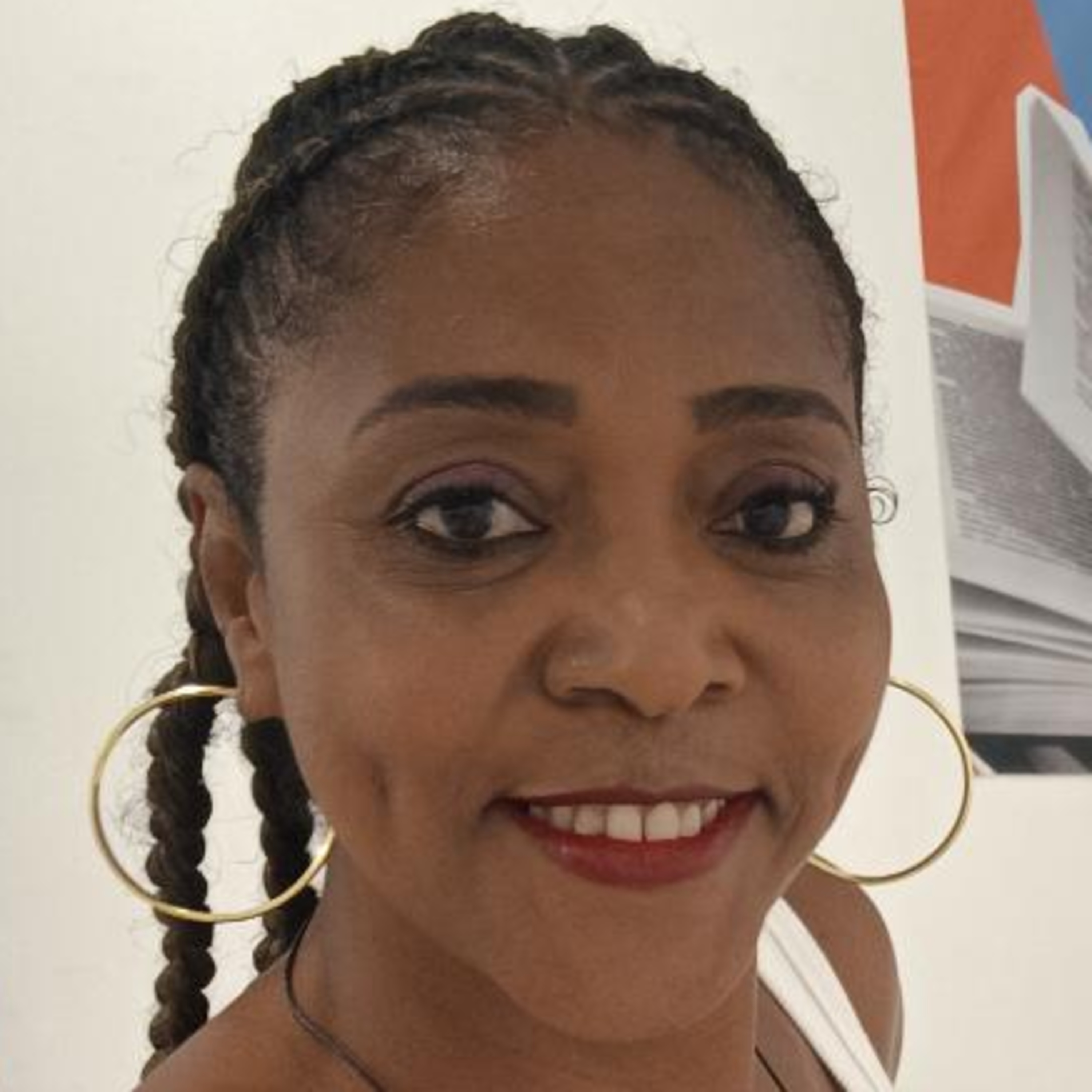 Entrevista 48 – “Na Biblioteca de…” com Adriana Santos, que é escritora (Rio de Janeiro, Brasil)