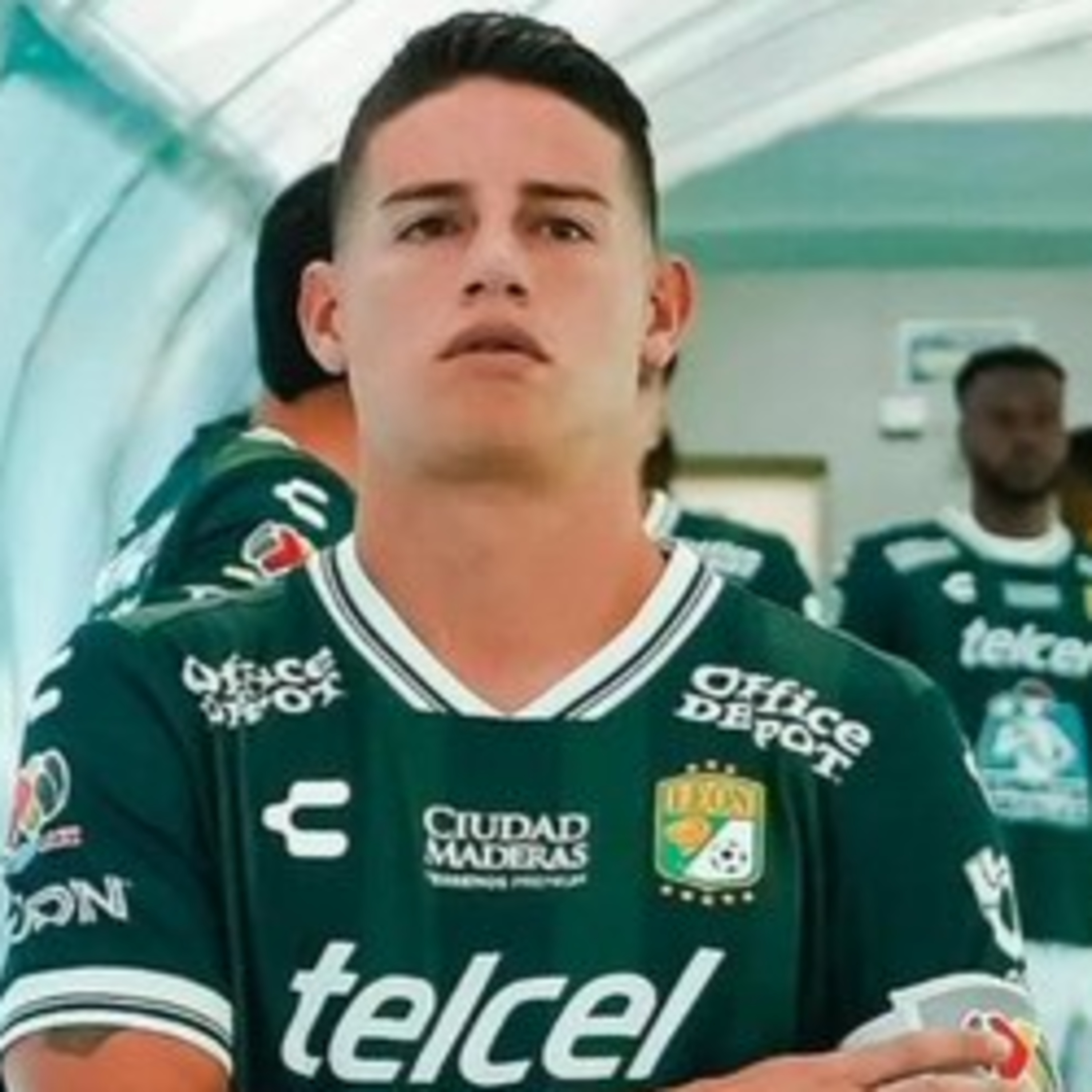 En México James brilla por su juego, pero no por su liderazgo episode artwork