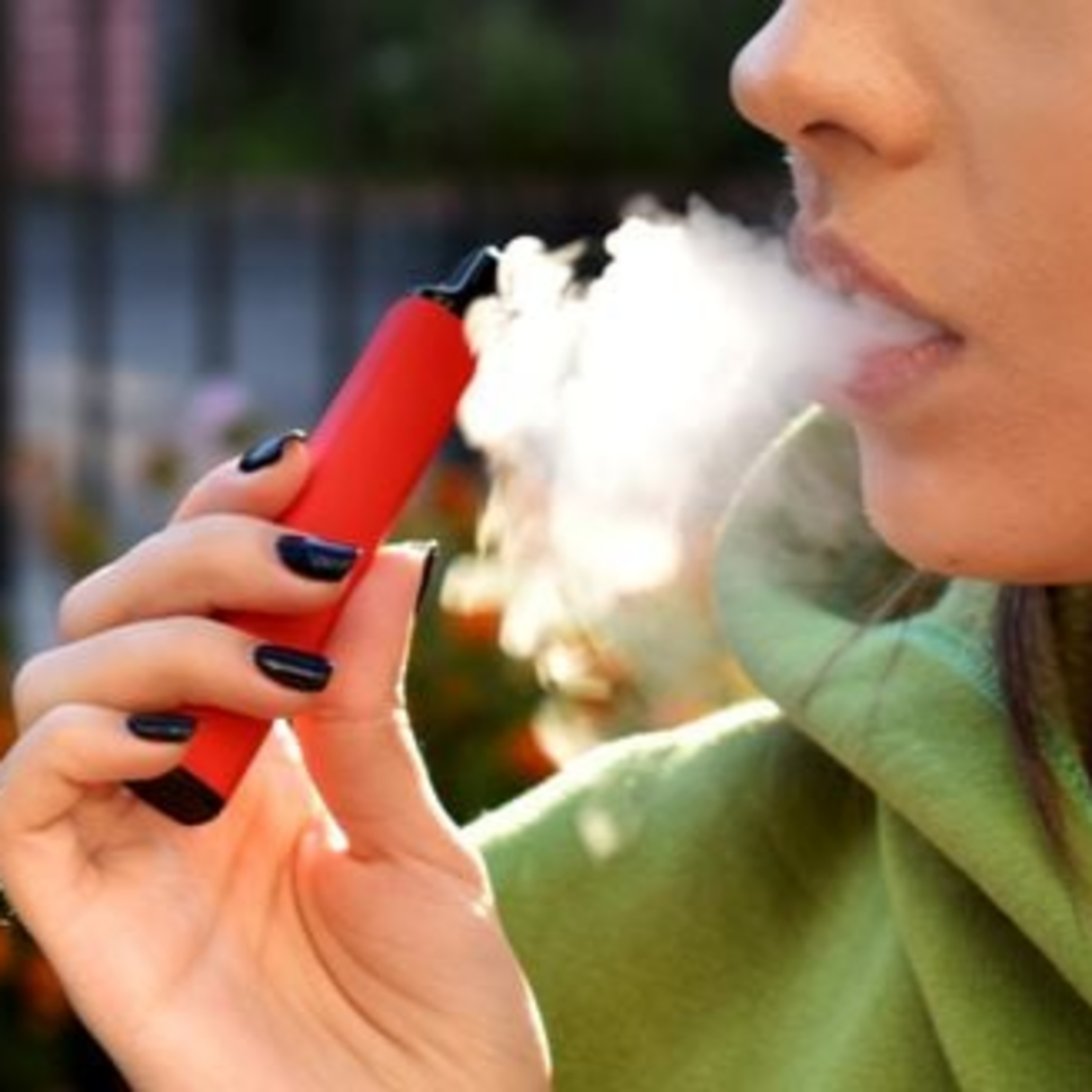 O mito do "vapor inofensivo" dos vapes
