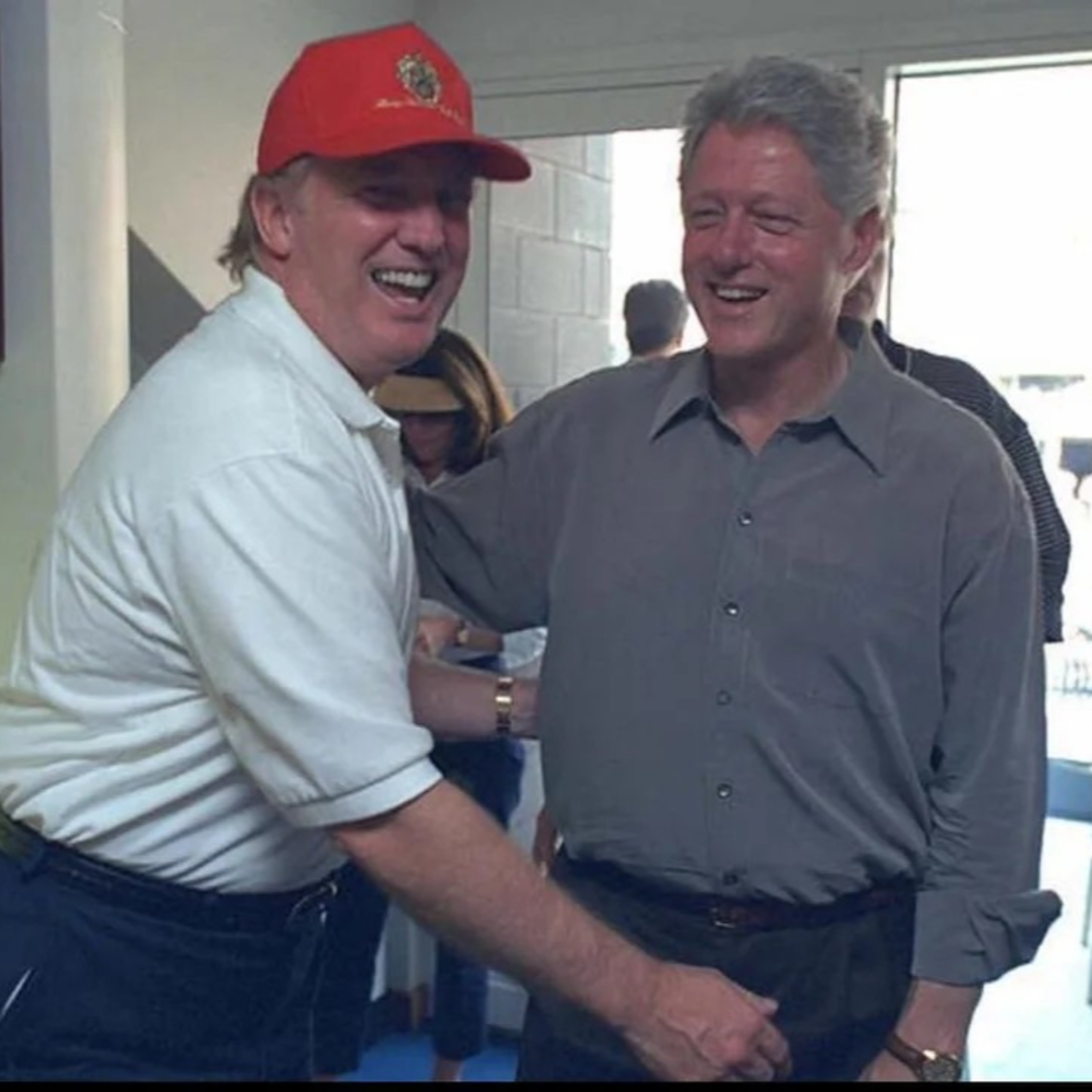 Trump em PÂNICO: Arquivos Epstein o DESMASCARARAM no Último Segundo  episode artwork