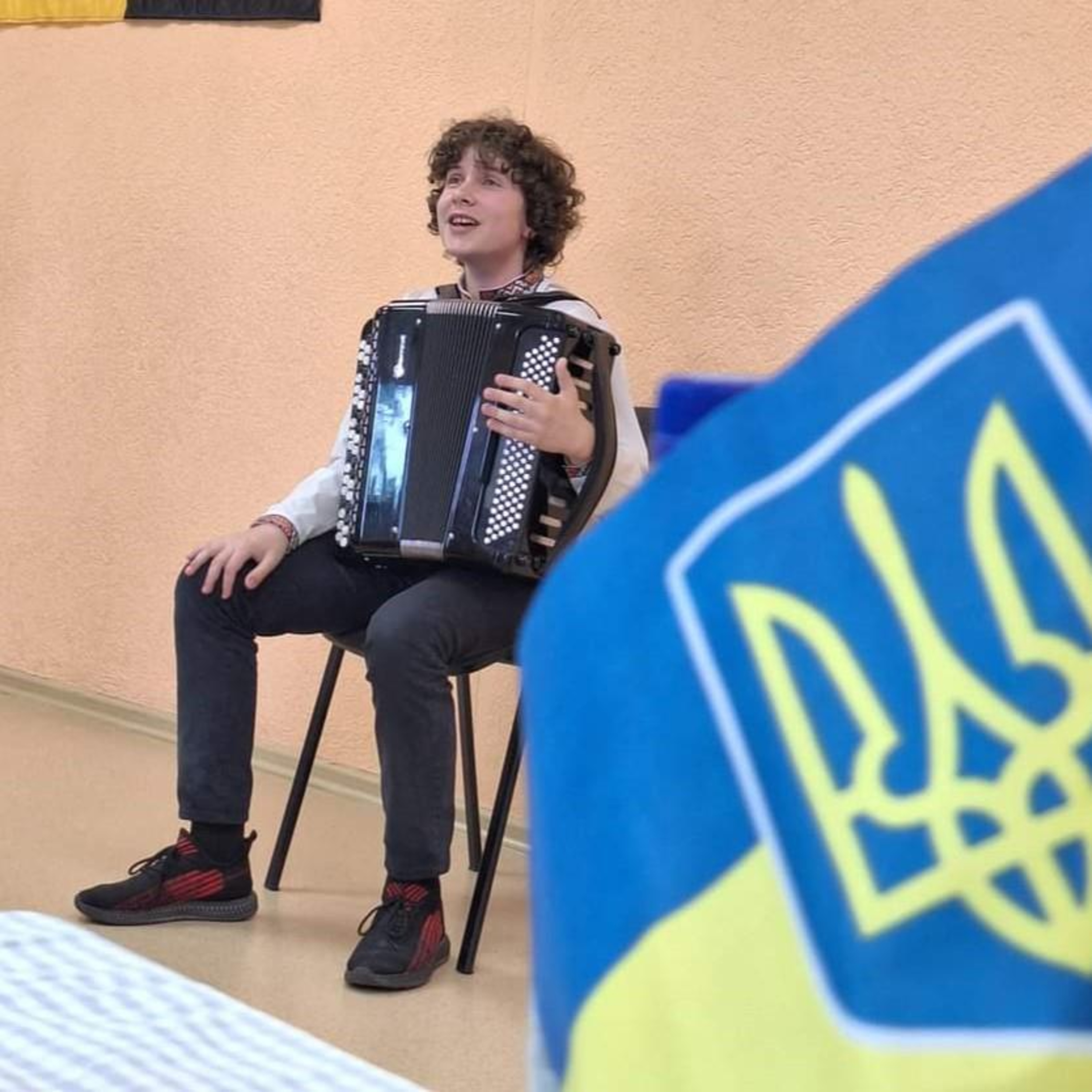 Українська Хвиля: Музика під обстрілами. Історія 13-річного харківського баяніста і волонтера Юхима Мельнікова episode artwork