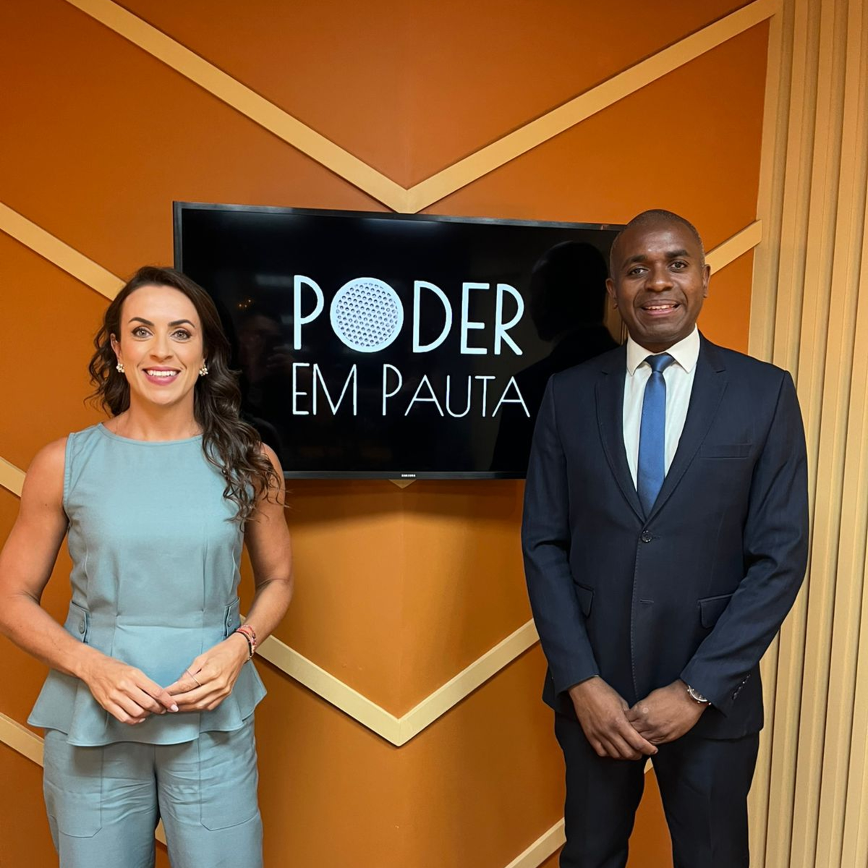 PEC QUE ACABA COM JORNADA 6X1 AVANÇA NA CÂMARA - PODER EM PAUTA  episode artwork