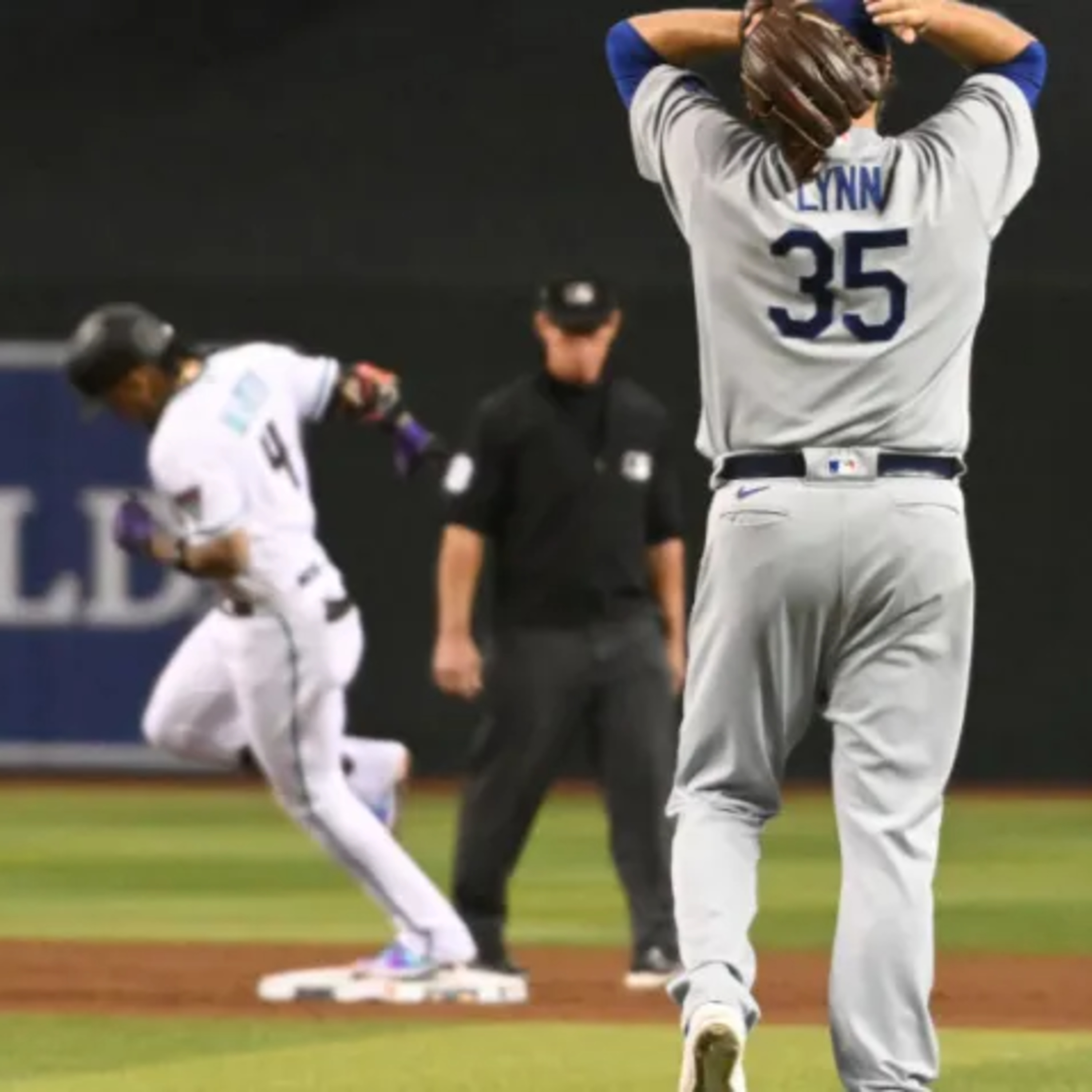 Dbacks Barren a los Dodgers Zoom Sports Jueves 12/10/23 episode artwork