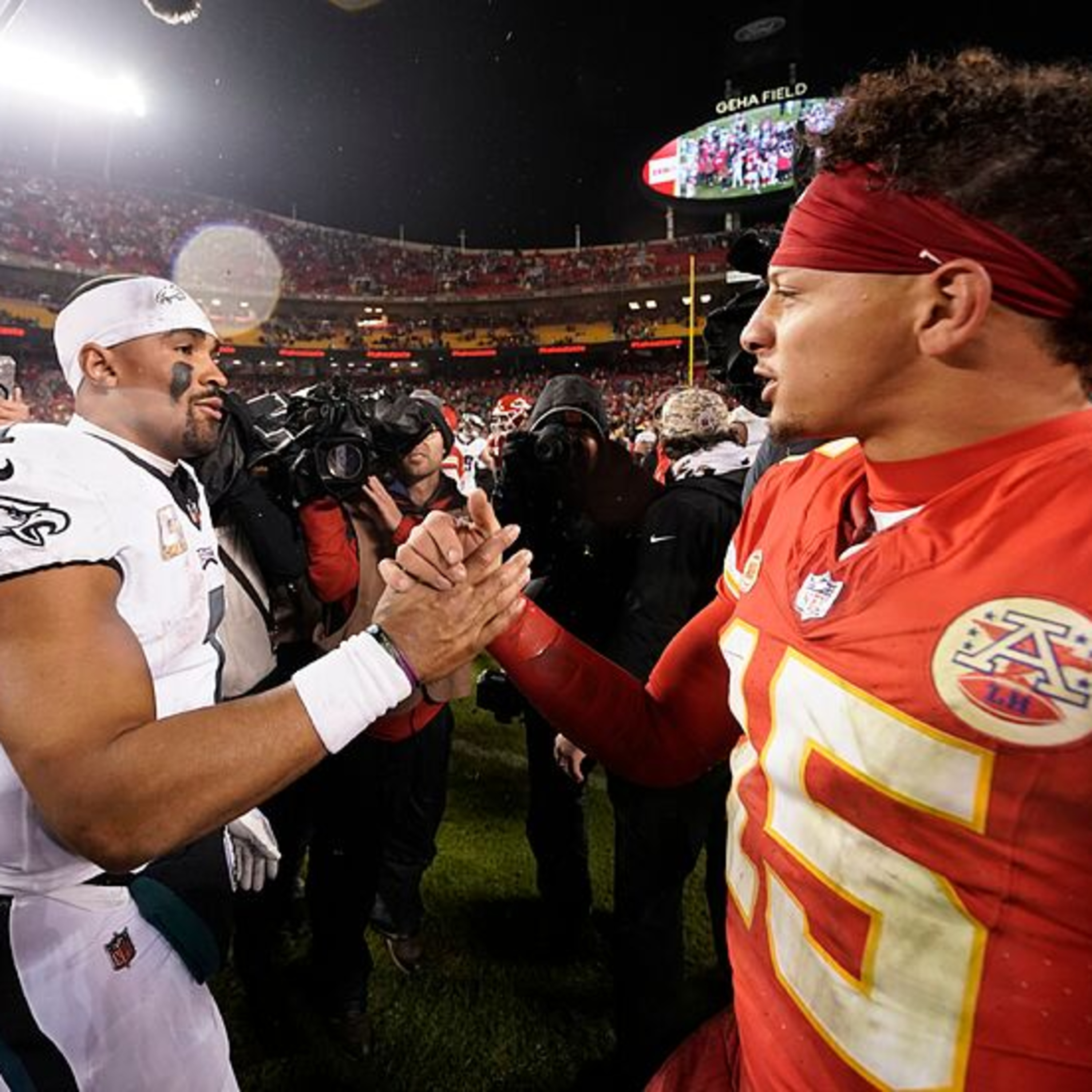 ¿Podrán Jalen Hurts y Saquon Barkley detener a Mahomes y los Chiefs? #superbowllix episode artwork