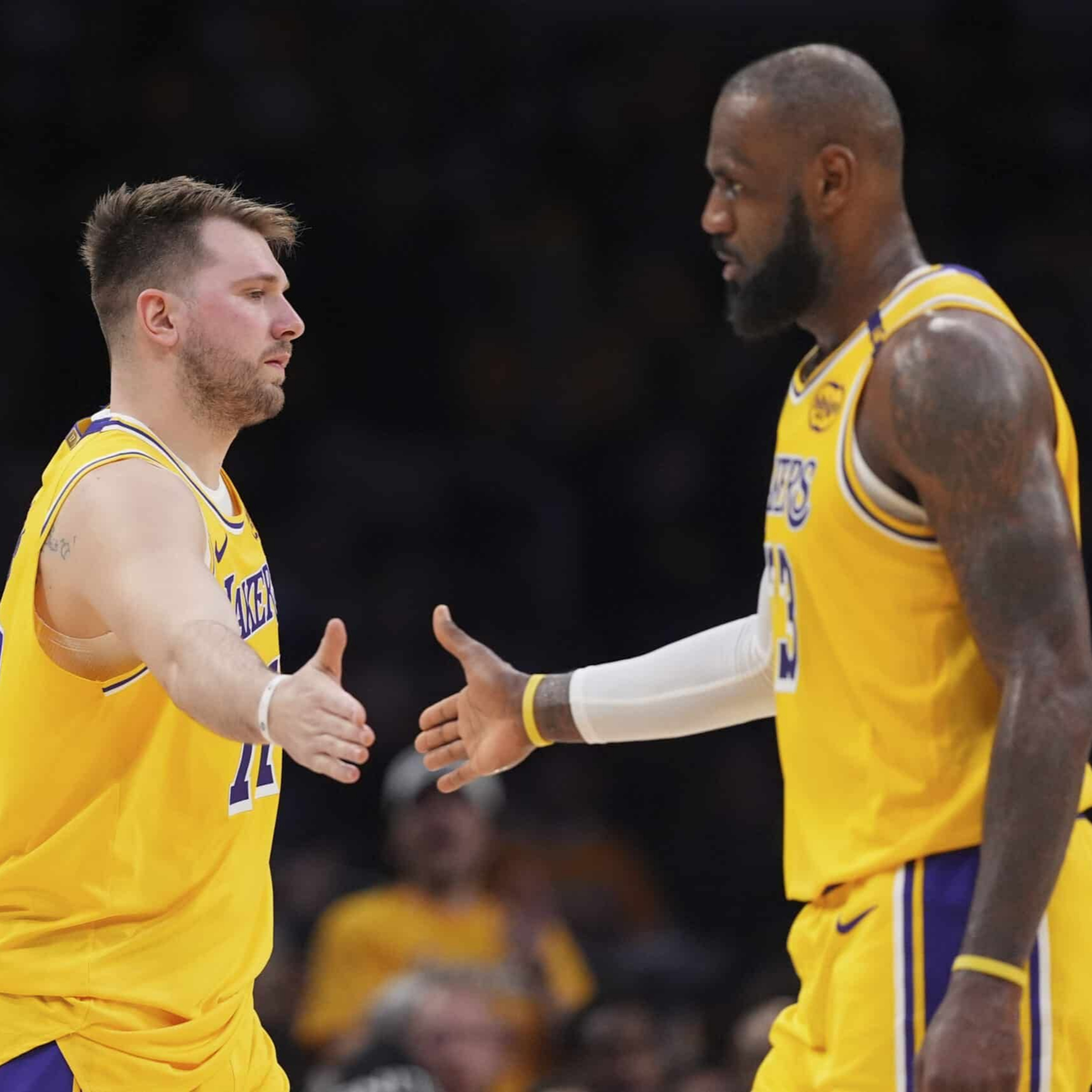 Luka debuta con los Lakers; Análisis UFC 312: Du Plessis vs Strickland 2 episode artwork