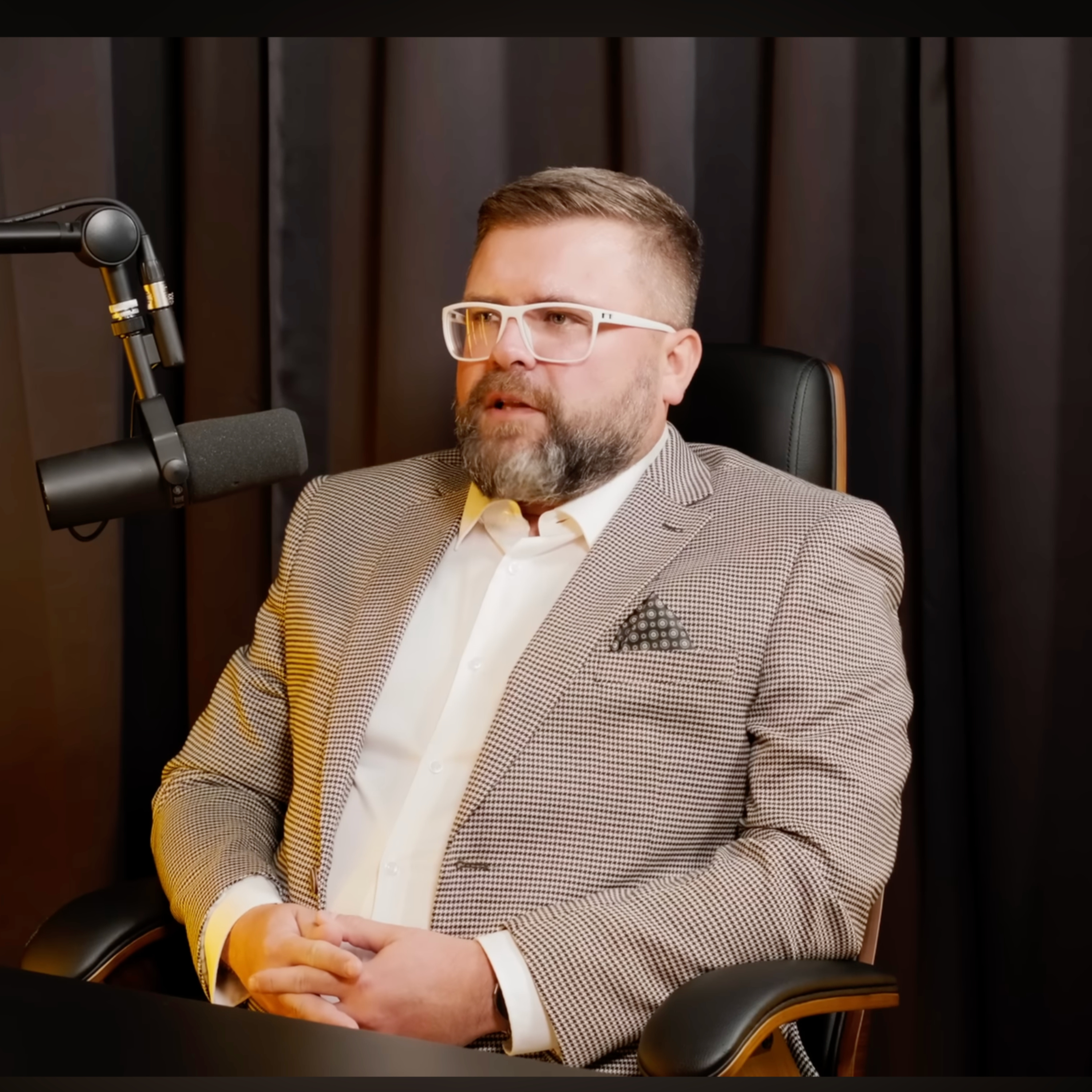 167- CYFRYZACJA w BIZNESIE - AI w ERP: Dlaczego tylko 6% wdraża? | Robert Jachowicz episode artwork