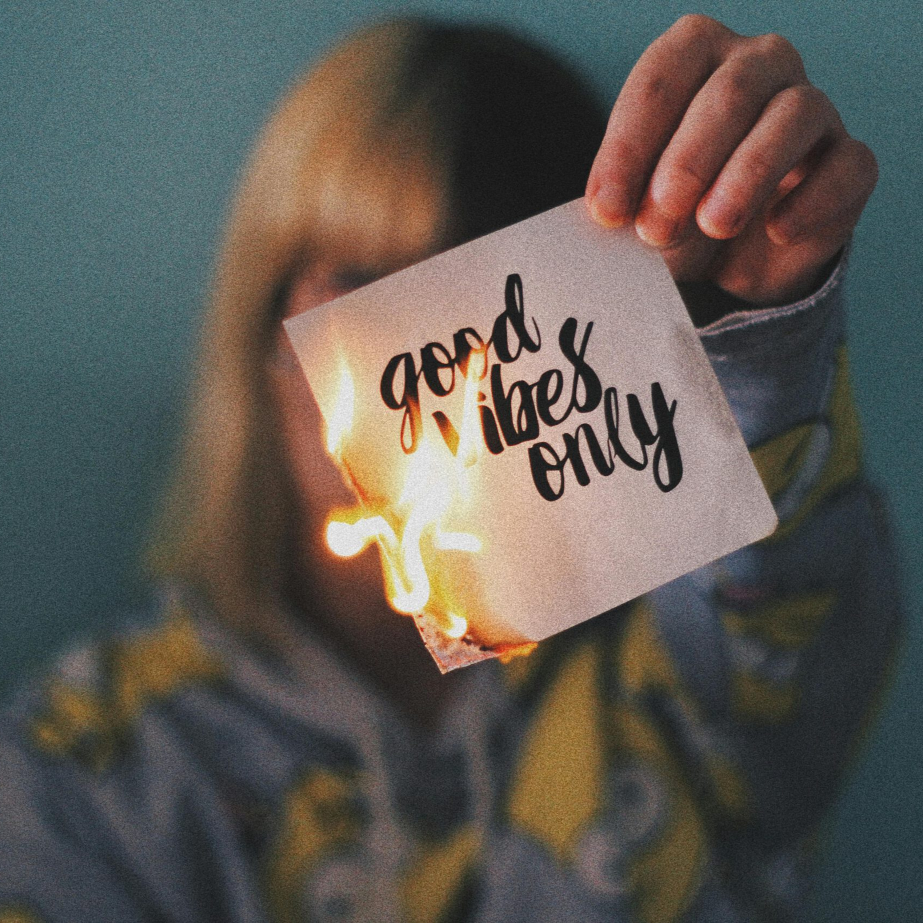 Wie du in einer Welt voller Negativität den Fokus auf Positives lenken kannst. Ich bin Bullshit Intolerant. Warum es eine Überlegung wert ist, auf Tageszeitungen und Nachrichten zu verzichten. episode artwork