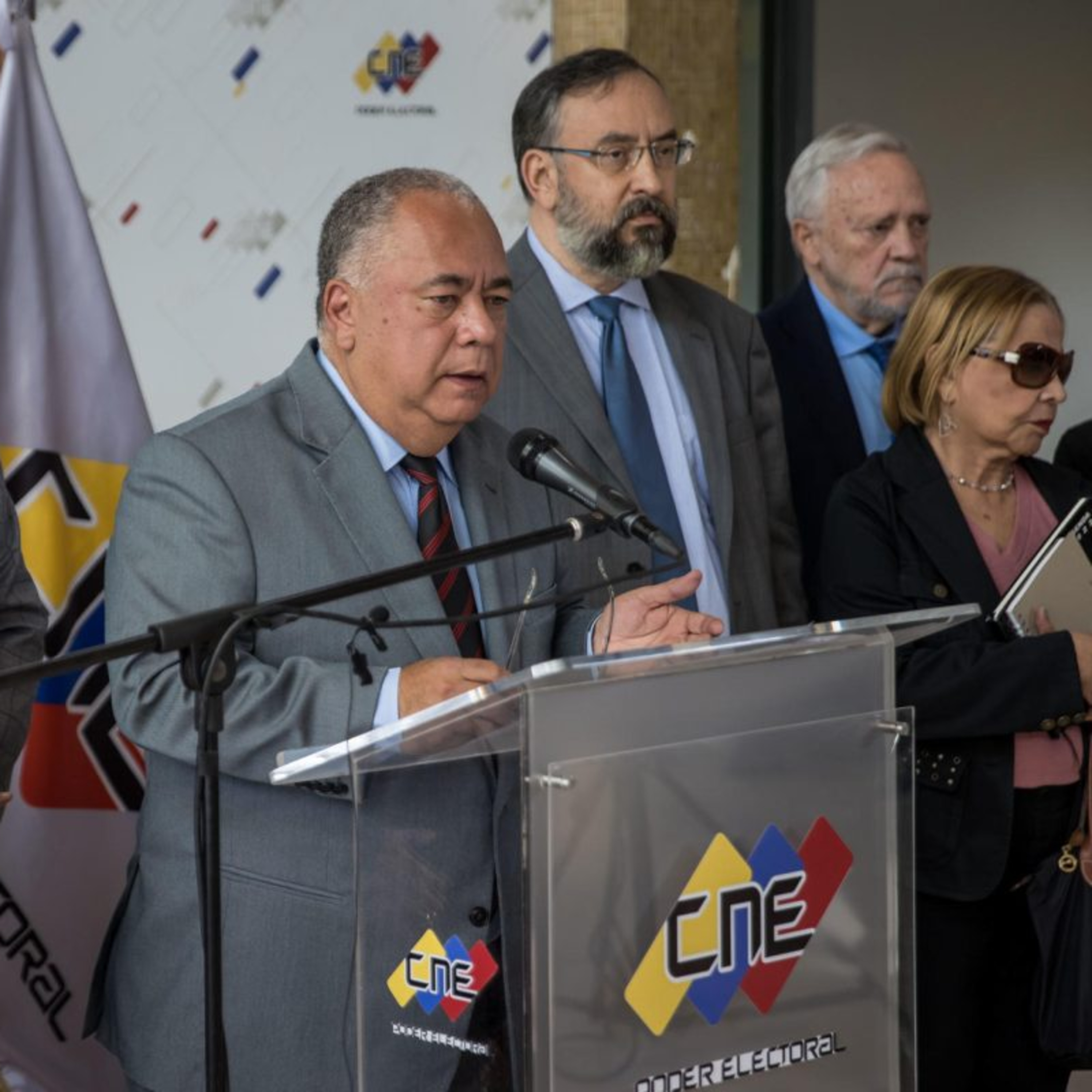 ¿Qué gana el gobierno con facilitar la asistencia técnica del CNE a la Primaria presidencial de su rival?