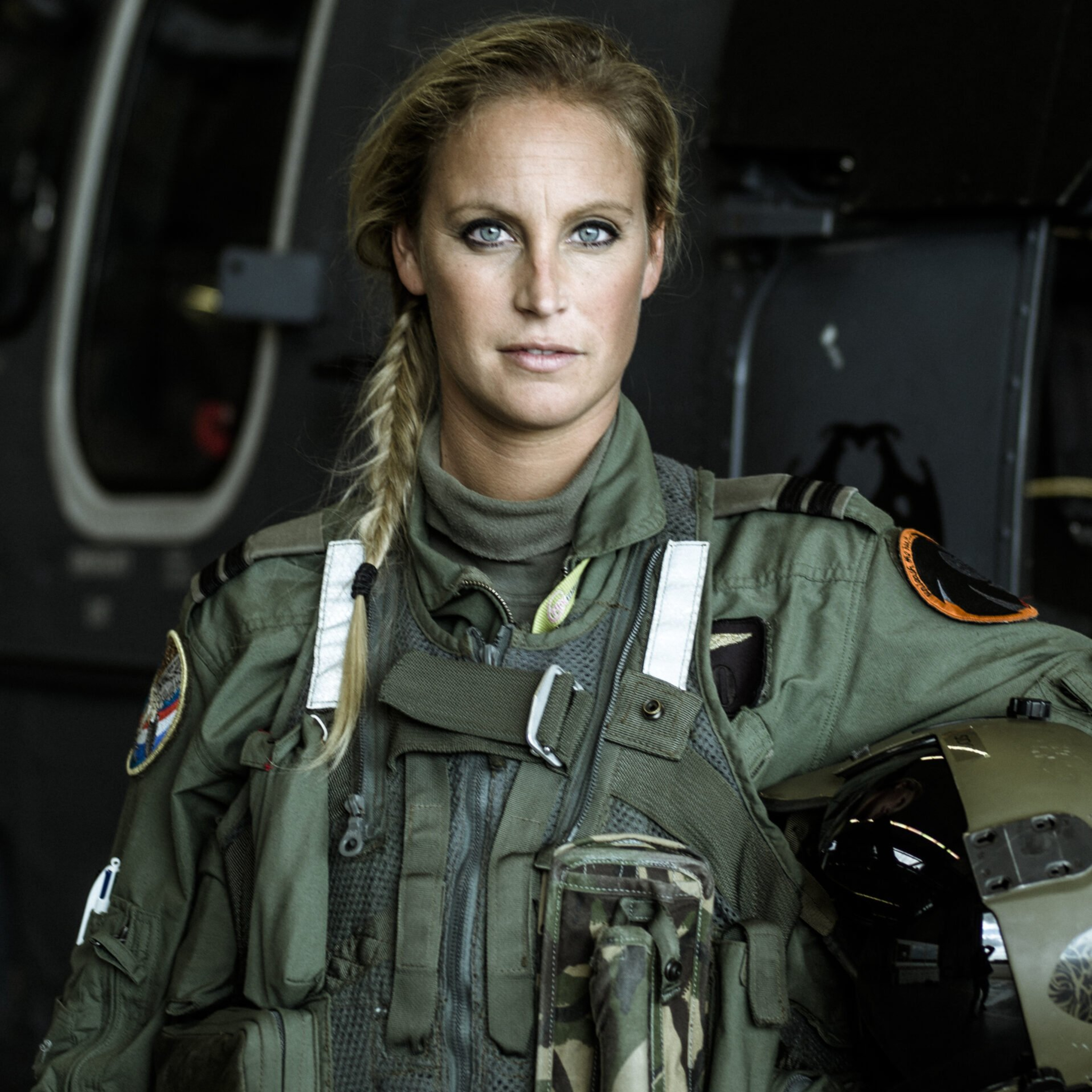 Helikoptervlieger Dominique deelt levenslessen in boek 'Return to sender' - Militaire Courant podcast