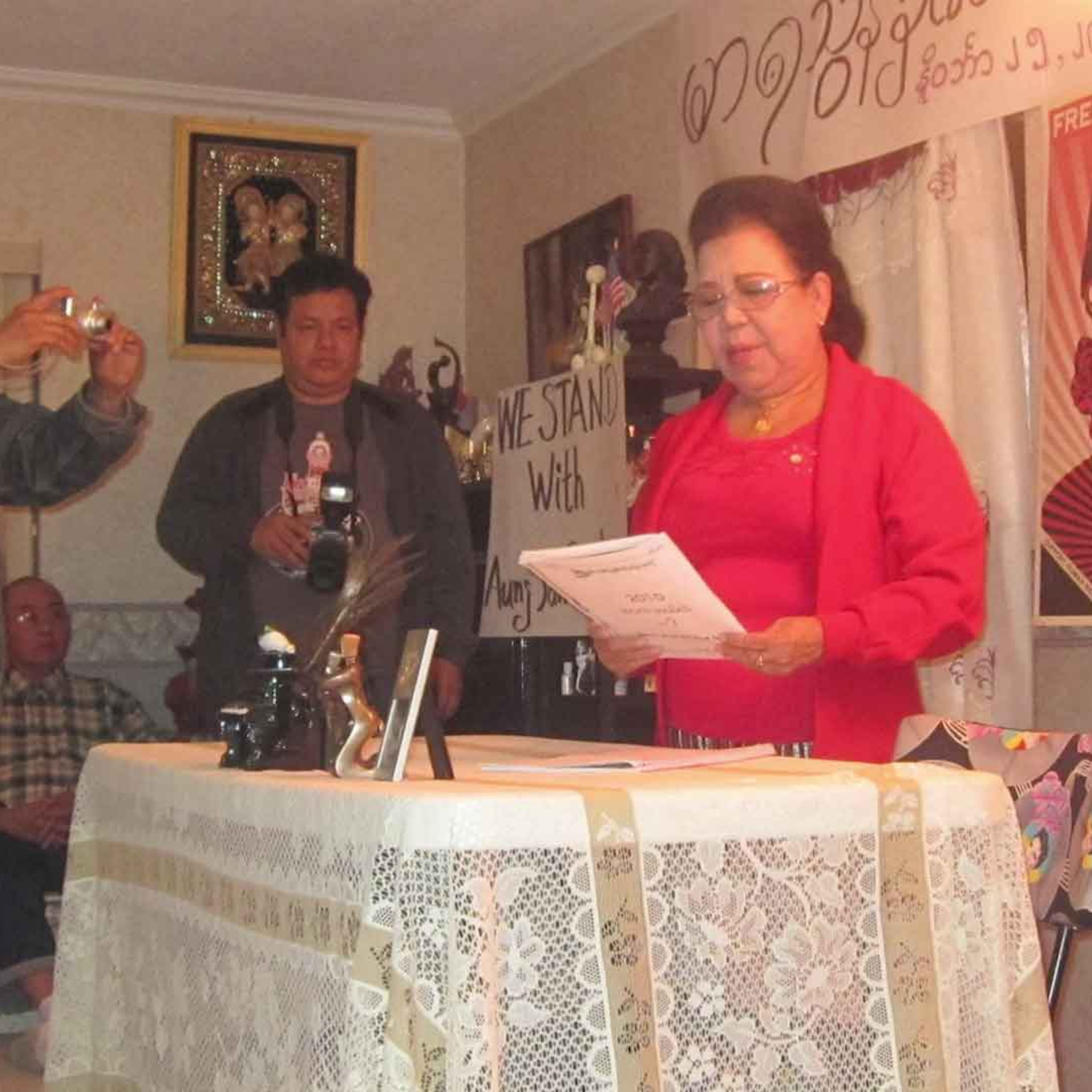 အသဲနာ ကမ္ဘာမကြေ သီချင်းကိုဆိုခဲ့ပြီး နွေဦးတော်လှန်ရေးအတွက်လည်း အသဲနာပေးခဲ့သူ ဂန္ထဝင် မာမာအေး episode artwork