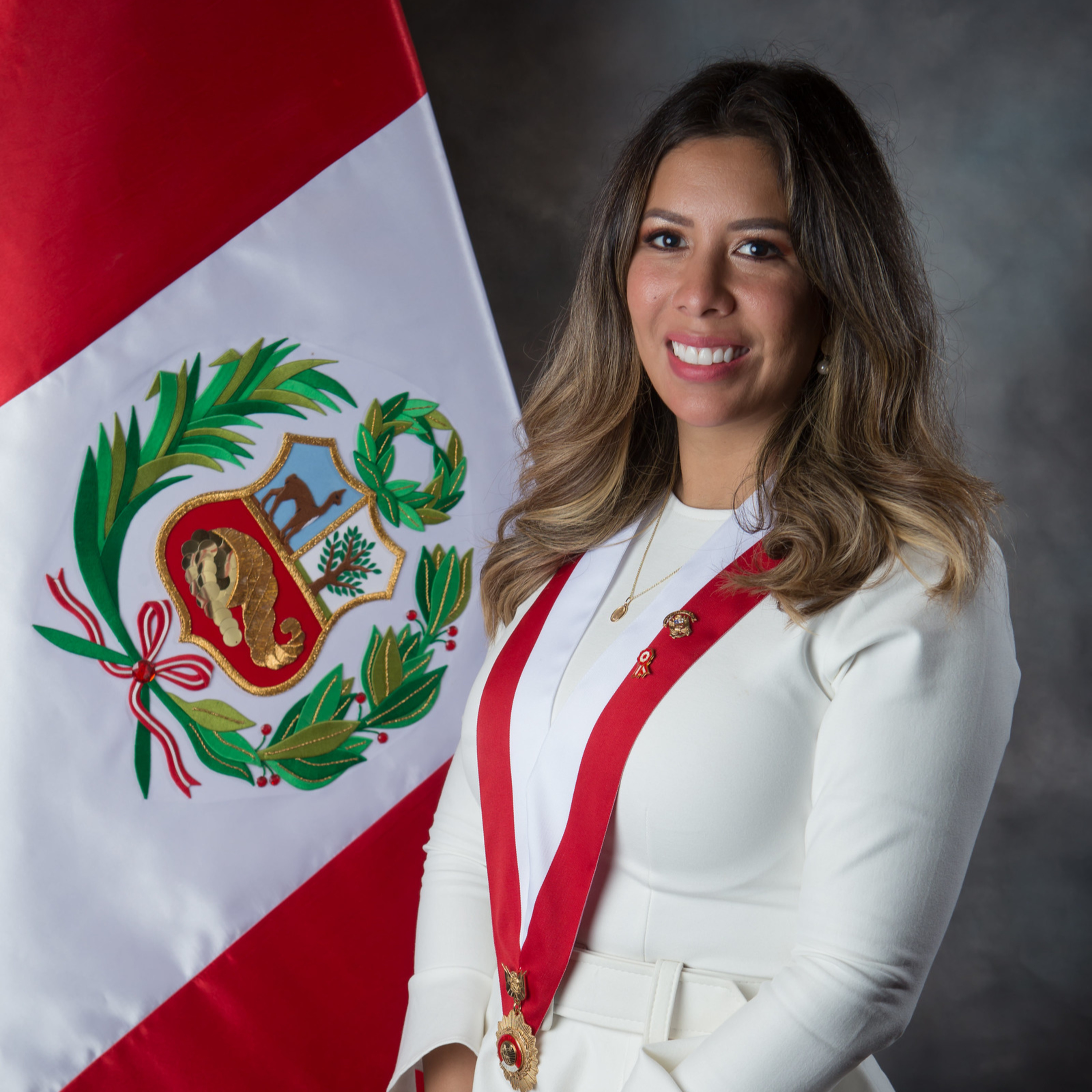 Entrevista a la congresista Rosselli Amuruz  episode artwork