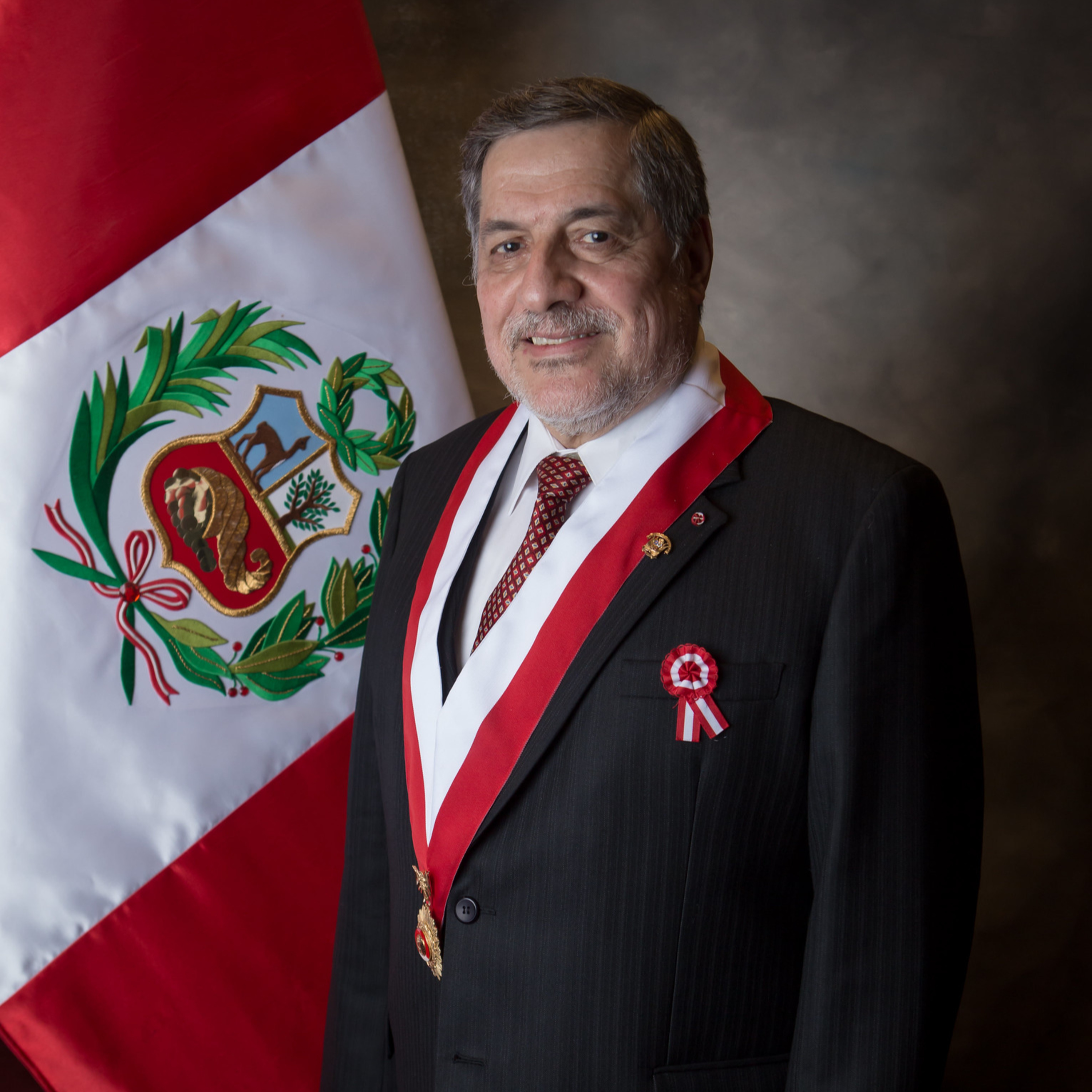 Entrevista al congresista Ernesto Bustamante, representante por Lima. episode artwork