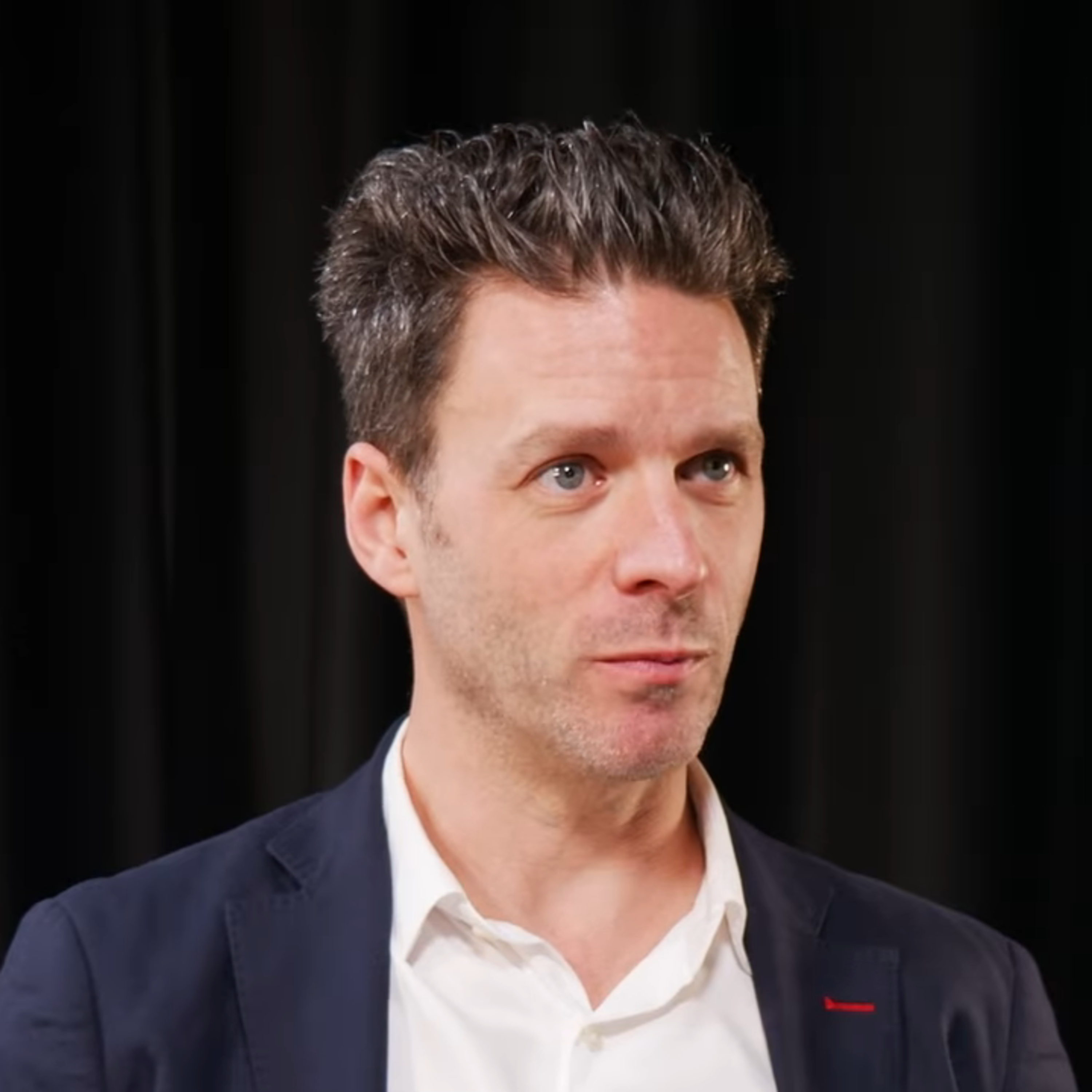 Hora Política com Andrew Lowenthal, investigador australiano e fundador da liber-net