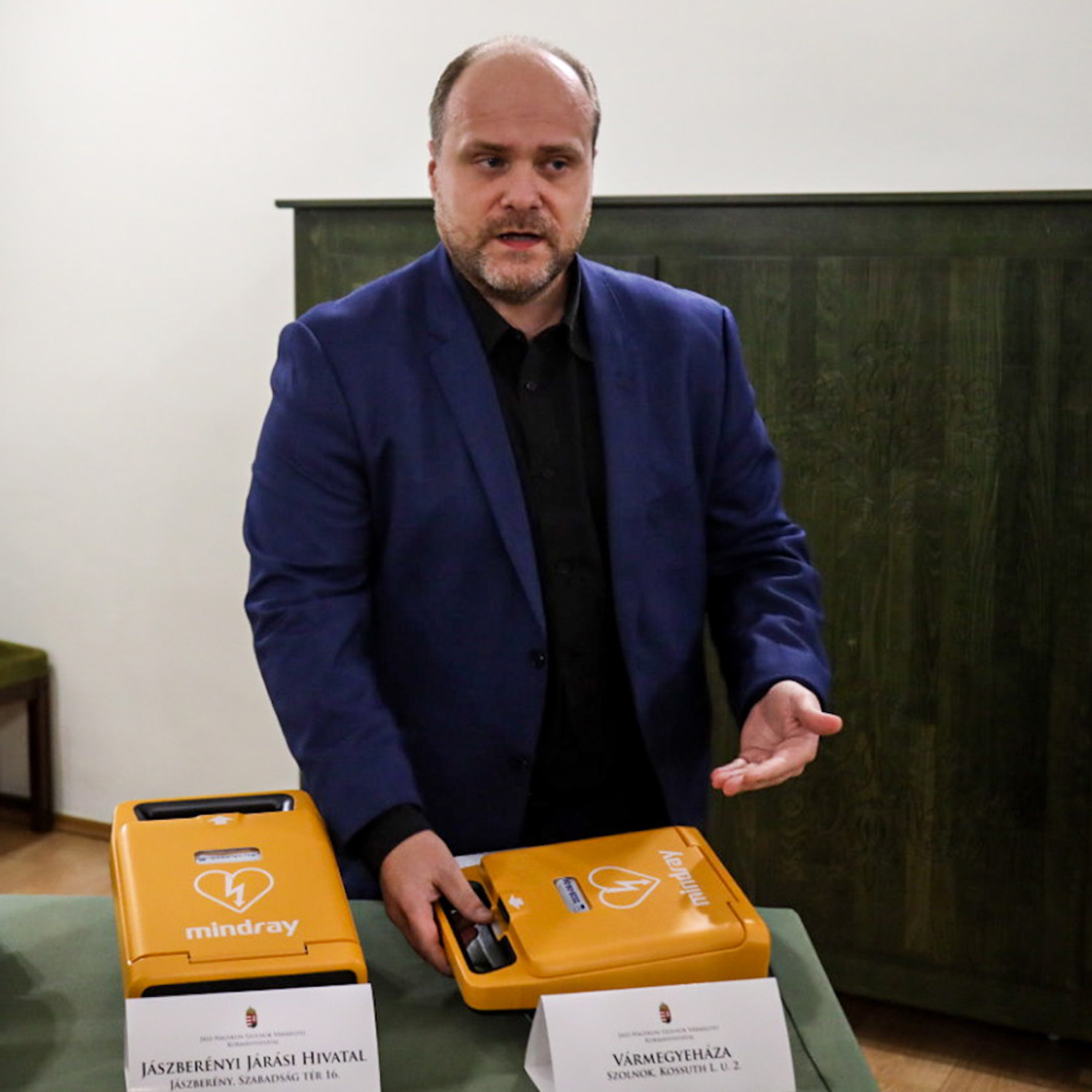 Szívügyük az életmentés: defibrillátorokat vásárolt a jászkunsági kormányhivatal episode artwork
