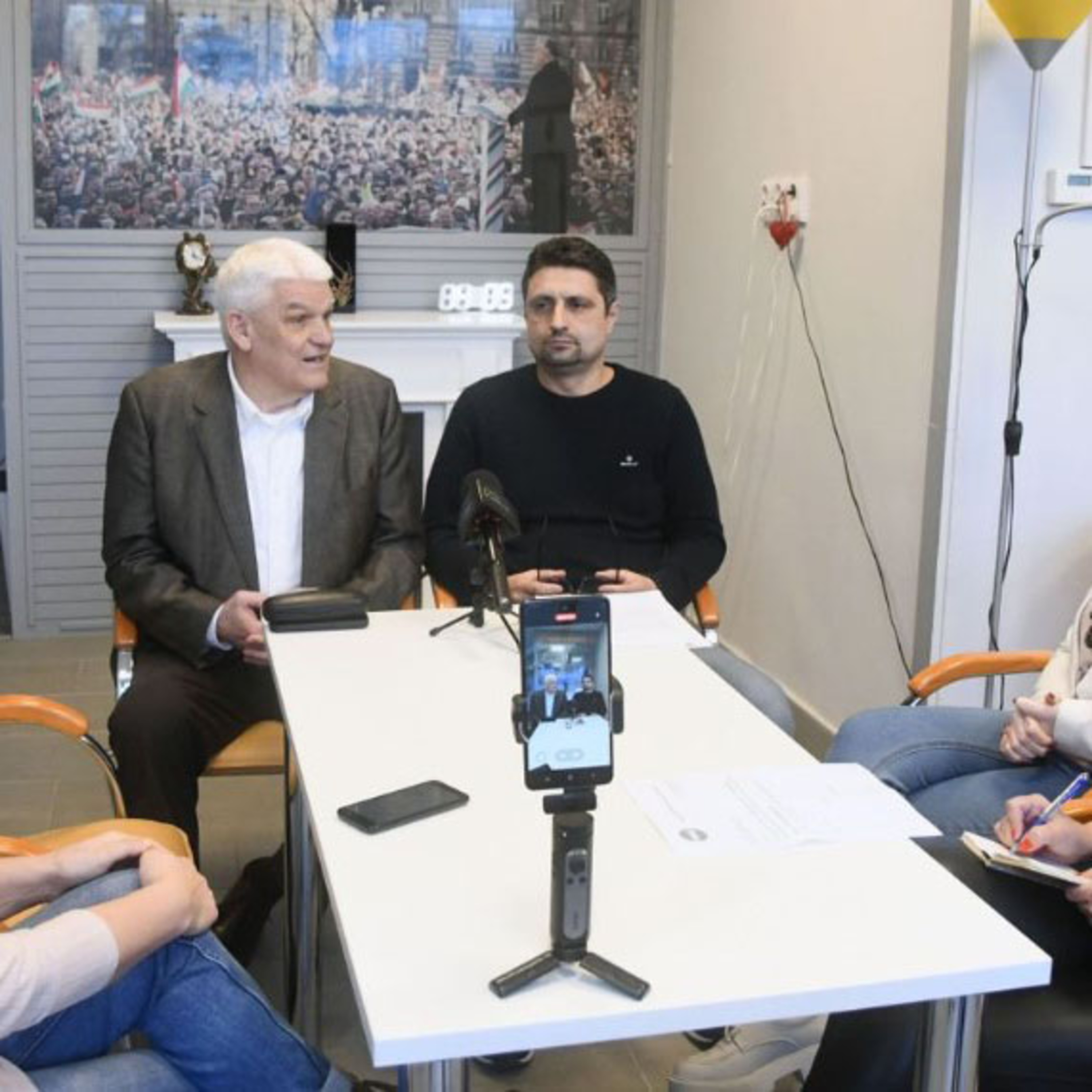 Családi szálak rendezésére is lehetőség nyílik a szolnoki Fidesz irodában episode artwork