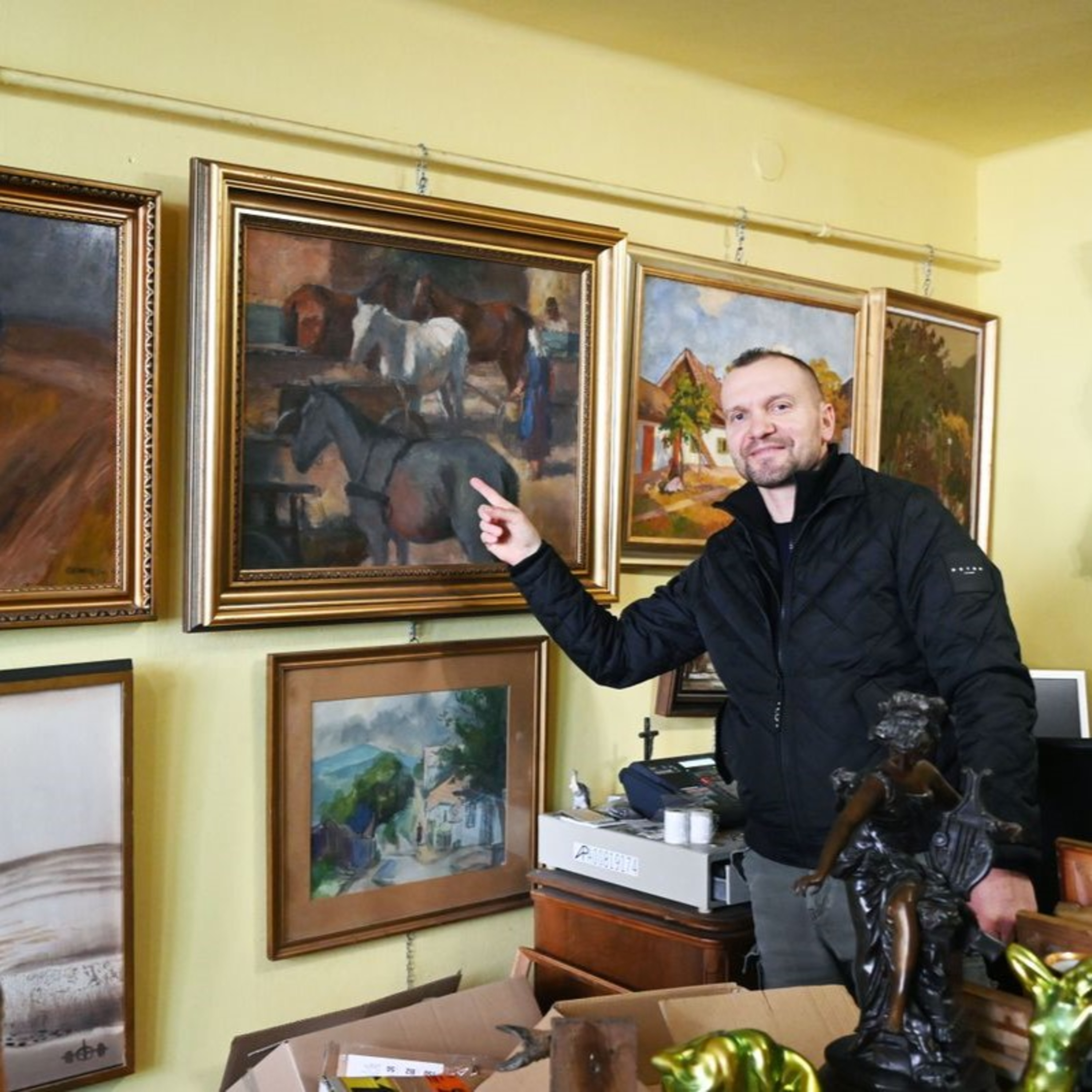Elképesztő sztorik egy szolnoki régiségkereskedőtől: Ezüst gyertyatartók és milliós festmények a semmiből! episode artwork
