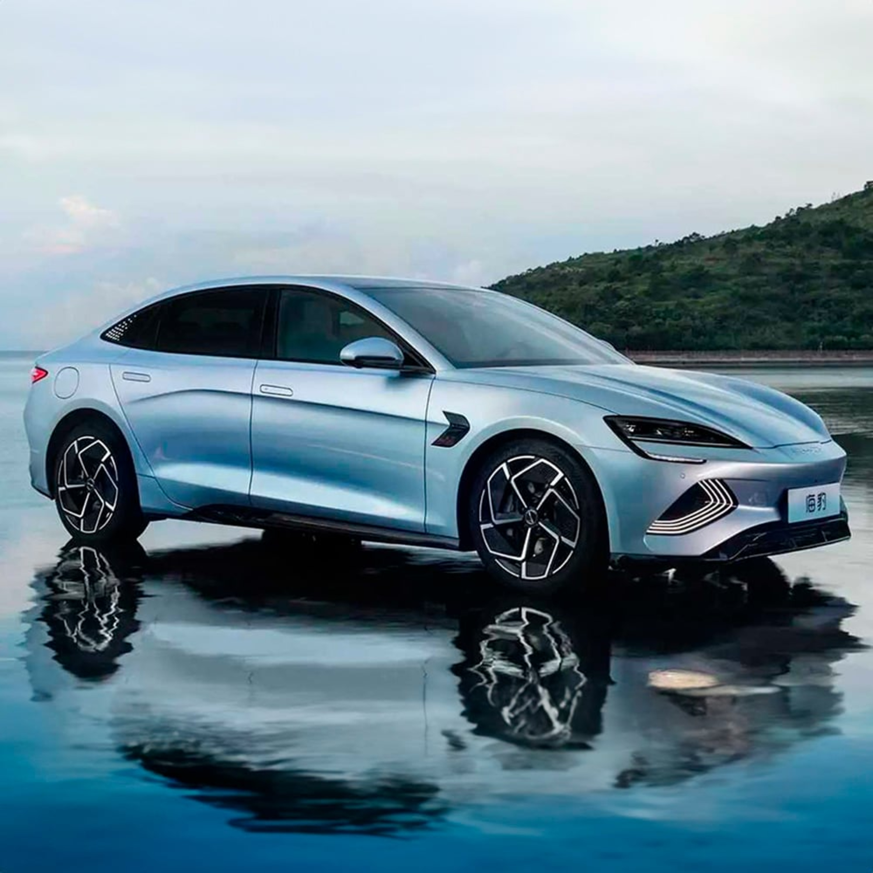Sedã elétrico chinês de 531 cv ou um BMW 320? episode artwork