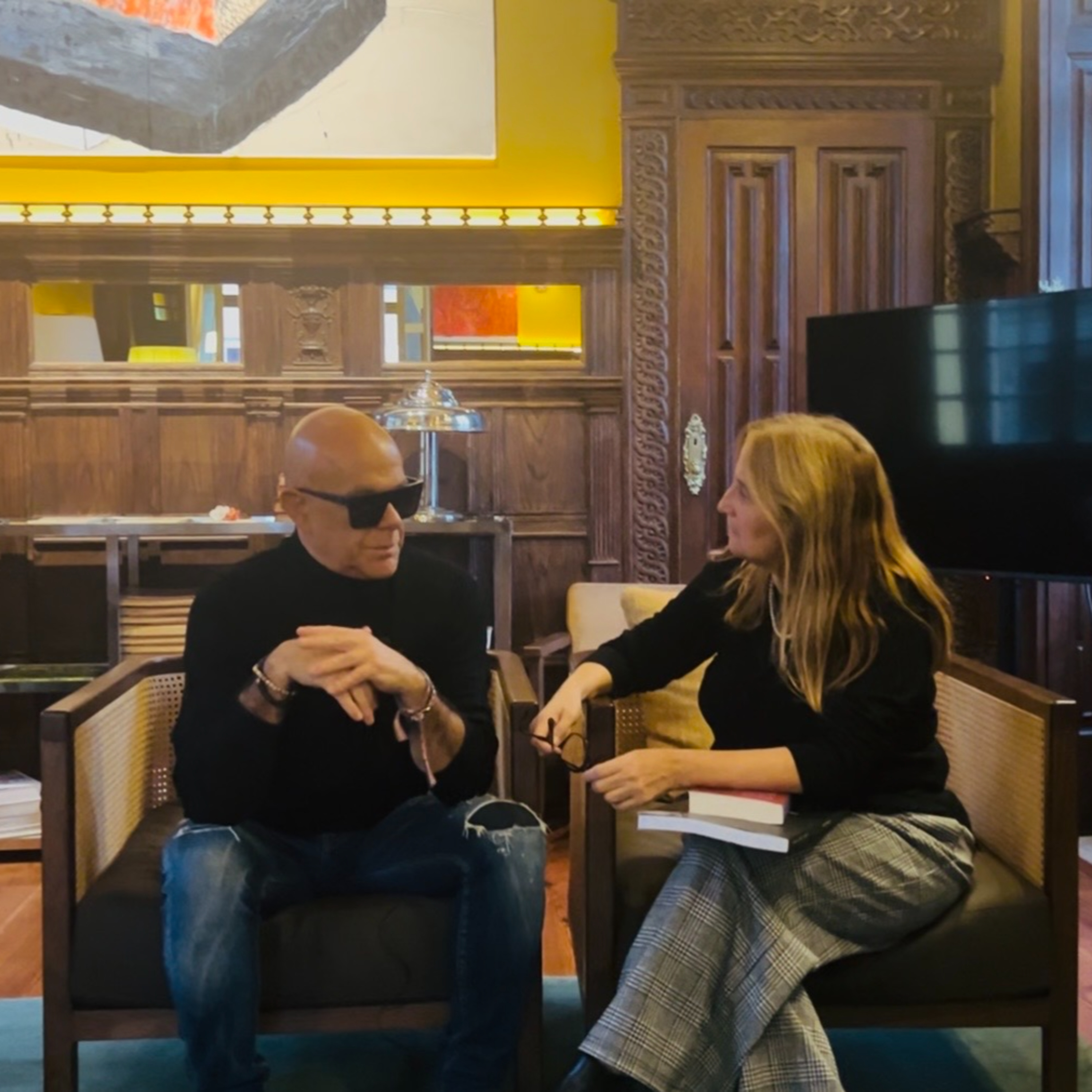 Pedro Abrunhosa: "Muitas vezes a poesia serve de espoleta para a minha própria escrita." Pedro Abrunhosa: "Muitas vezes a poesia serve de espoleta para a minha própria escrita."