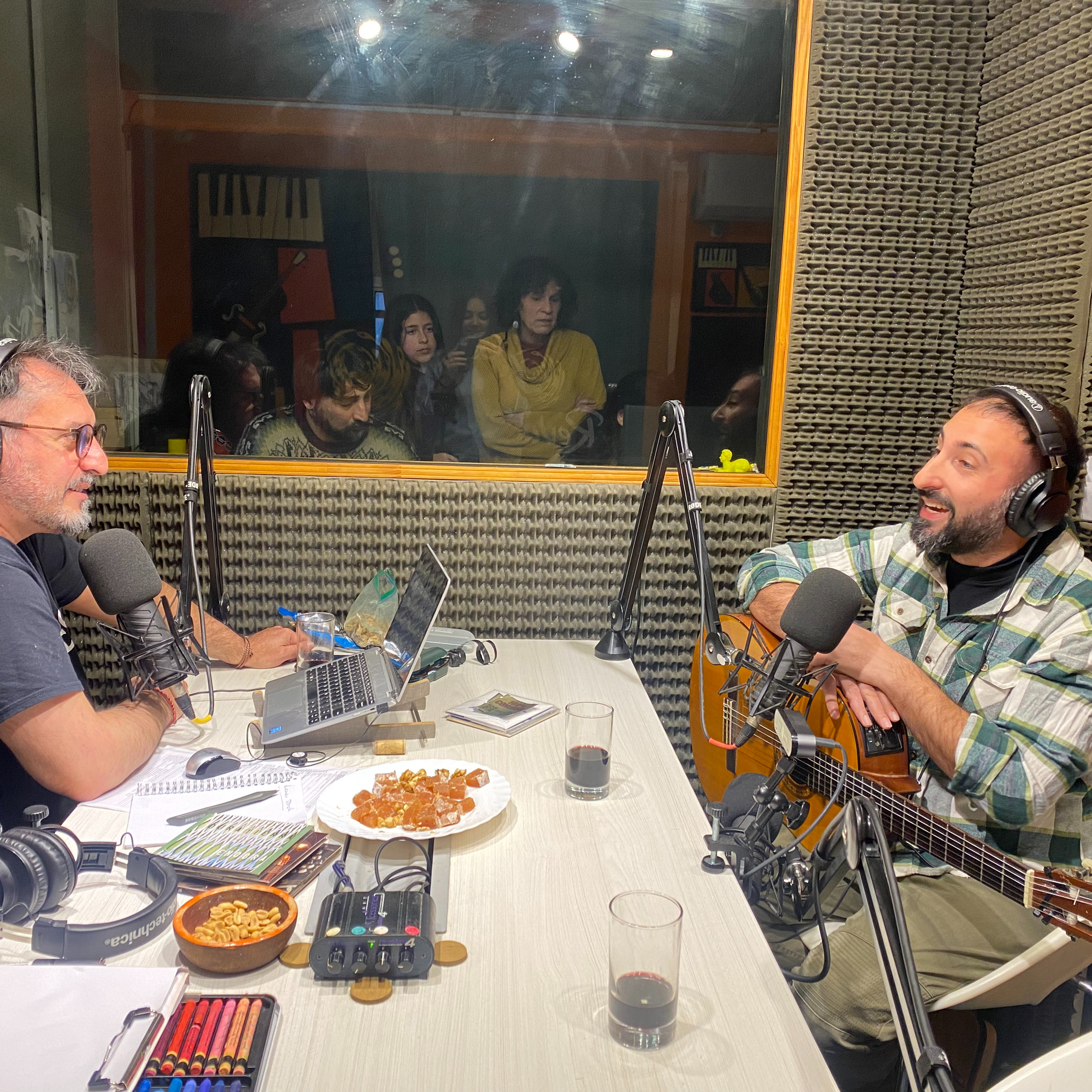 Revuelto - Algo parecido a un programa de radio
