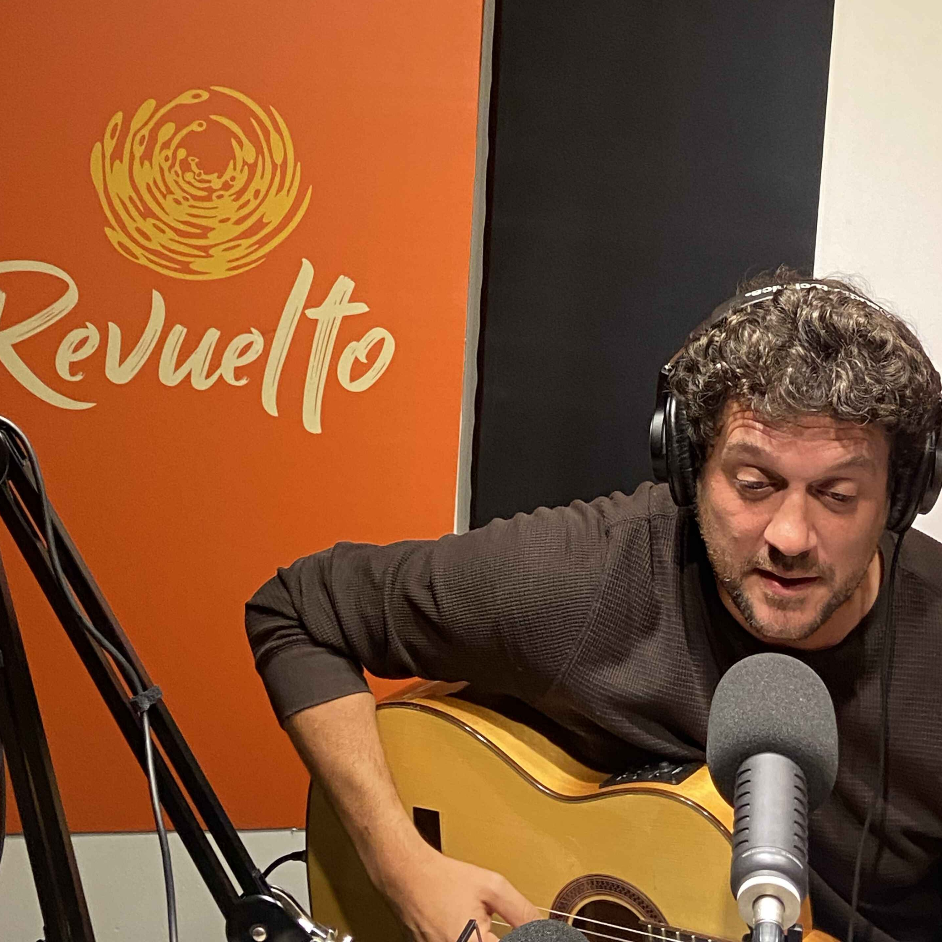 Revuelto - Algo parecido a un programa de radio