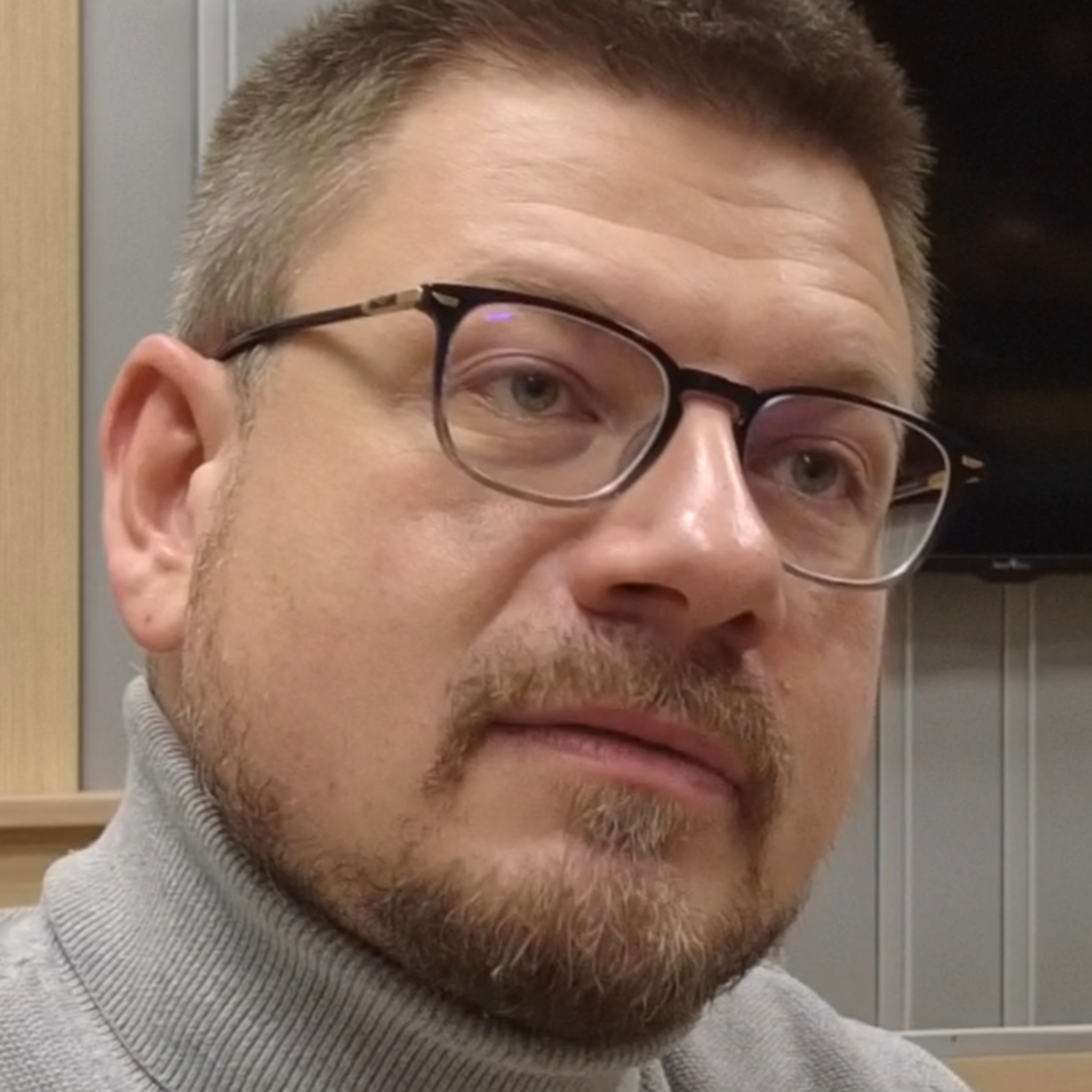 ИВАН БРЕГОВ за търпението на народа, за похарчената обществена енергия, ограмотяването и преструктурирането на партиите