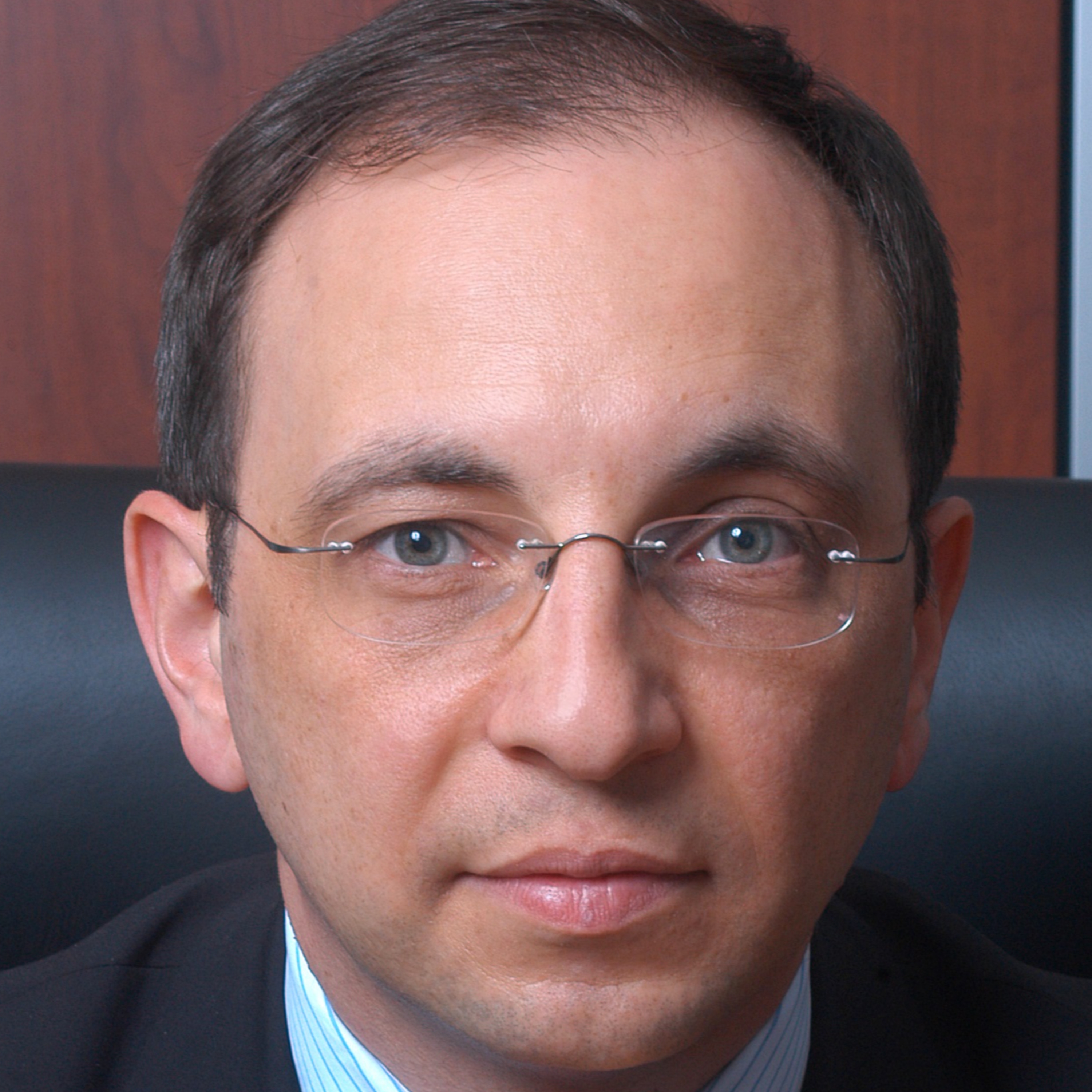 НИКОЛАЙ ВАСИЛЕВ за еврото, администрацията, икономическите политики и др.