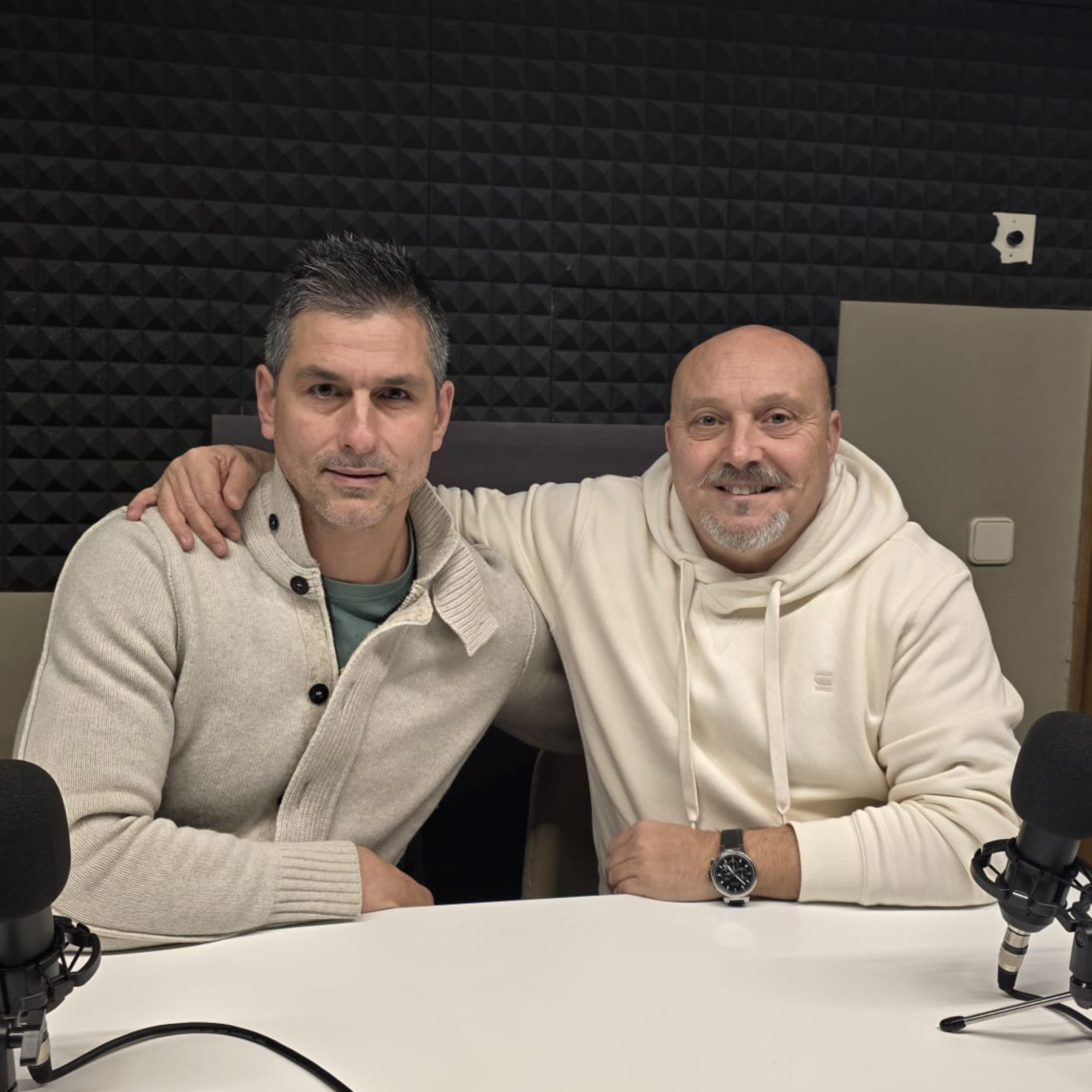 PODCAST Con ‘V de Veterano’. El Sporting Uxes, un histórico del fútbol de nuestra zona. episode artwork