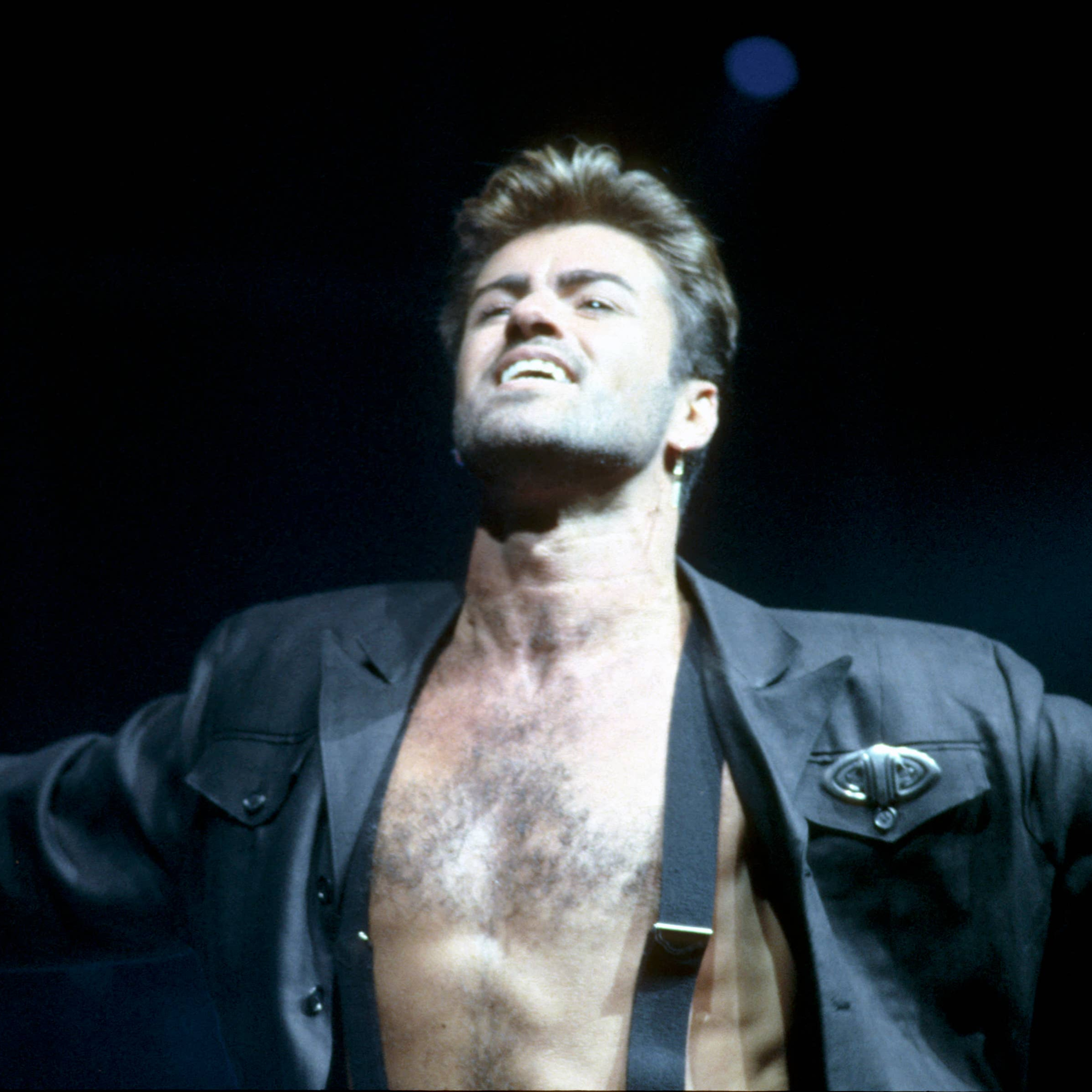 George Michael regresa con un nuevo álbum en vivo y una película de concierto episode artwork