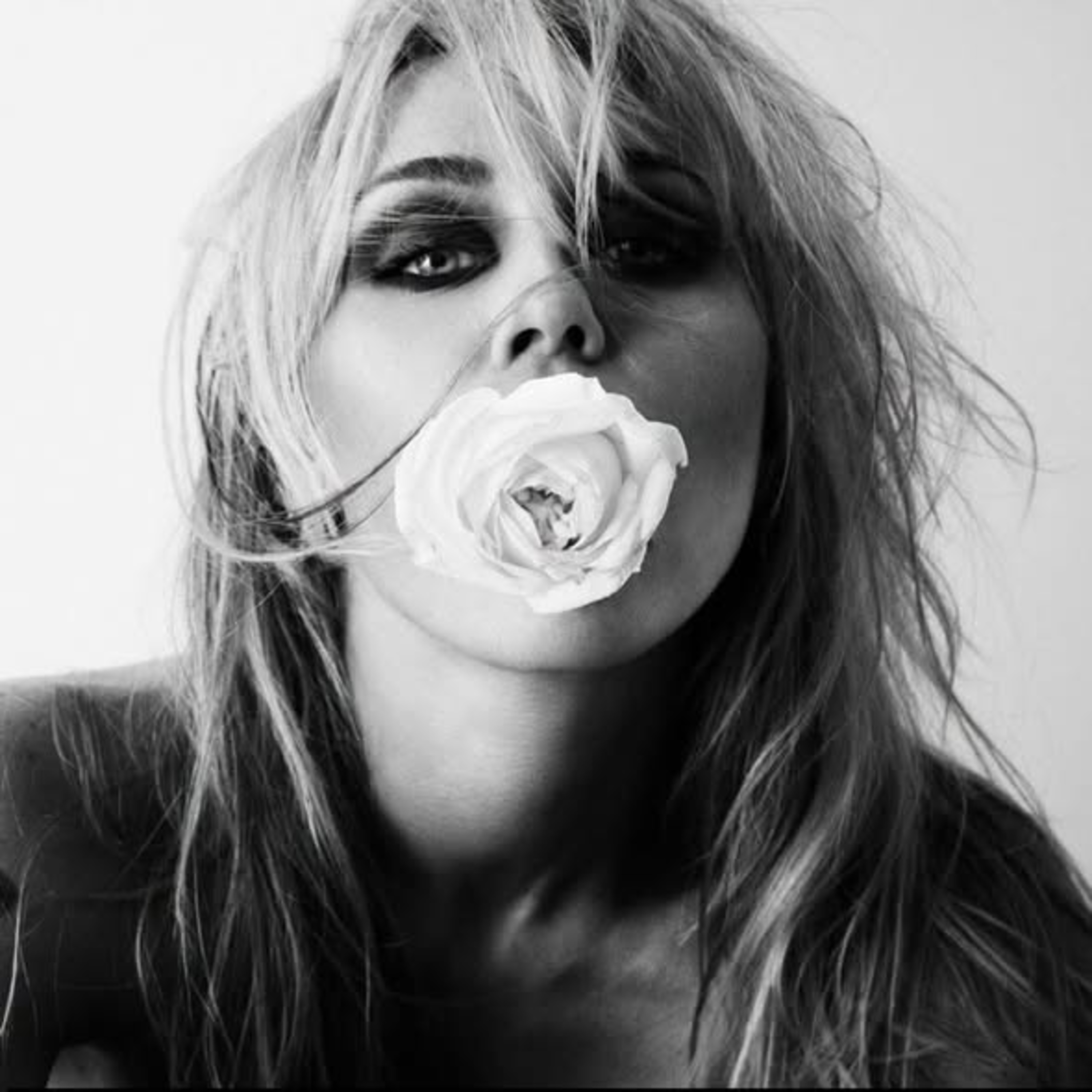 Miley Cyrus comienza una nueva era musical con 'Bass Persuade', el primer adelanto de su décimo álbum episode artwork