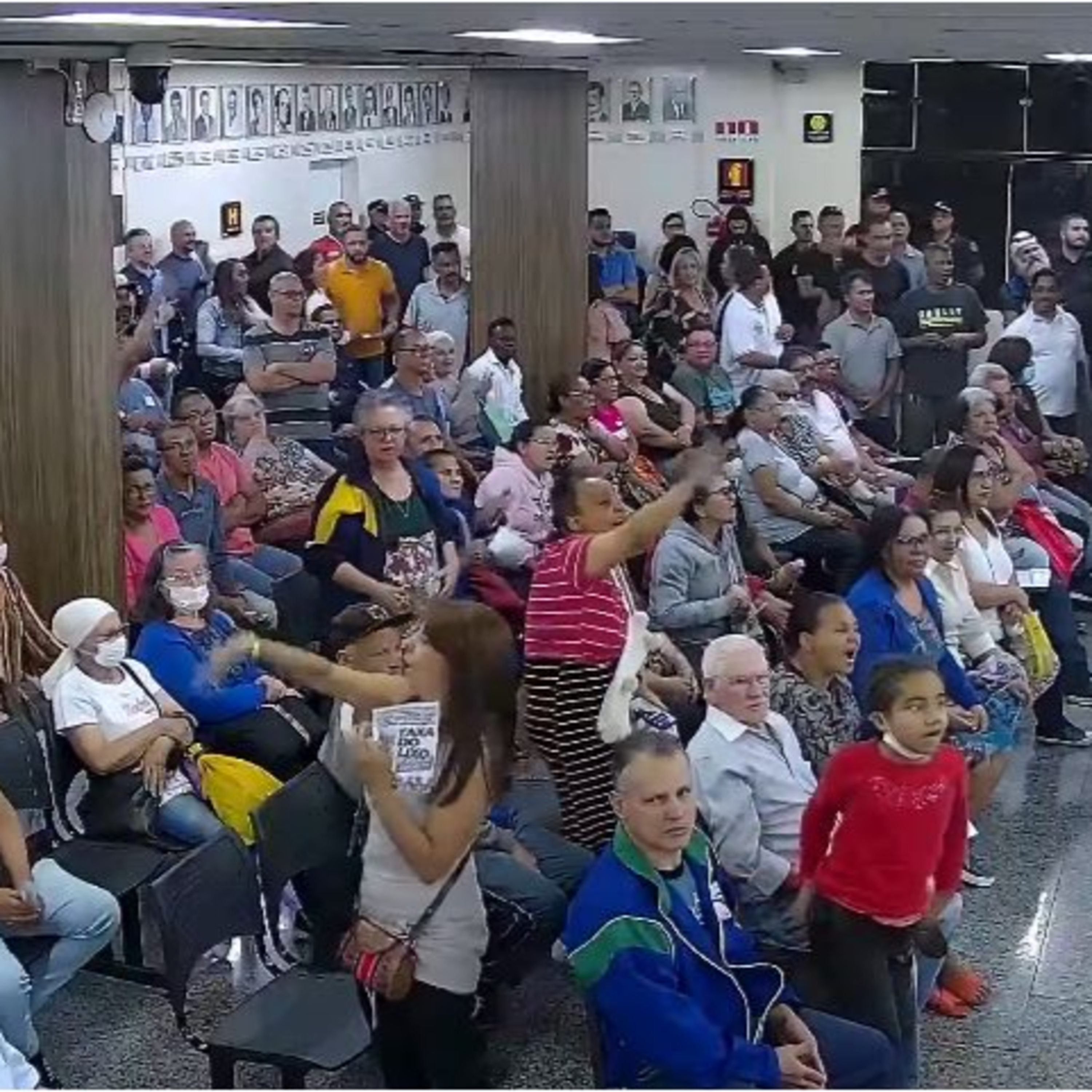 Moradores de Diadema vão à Câmara Municipal e exigem a extinção imediata da Taxa do Lixo episode artwork