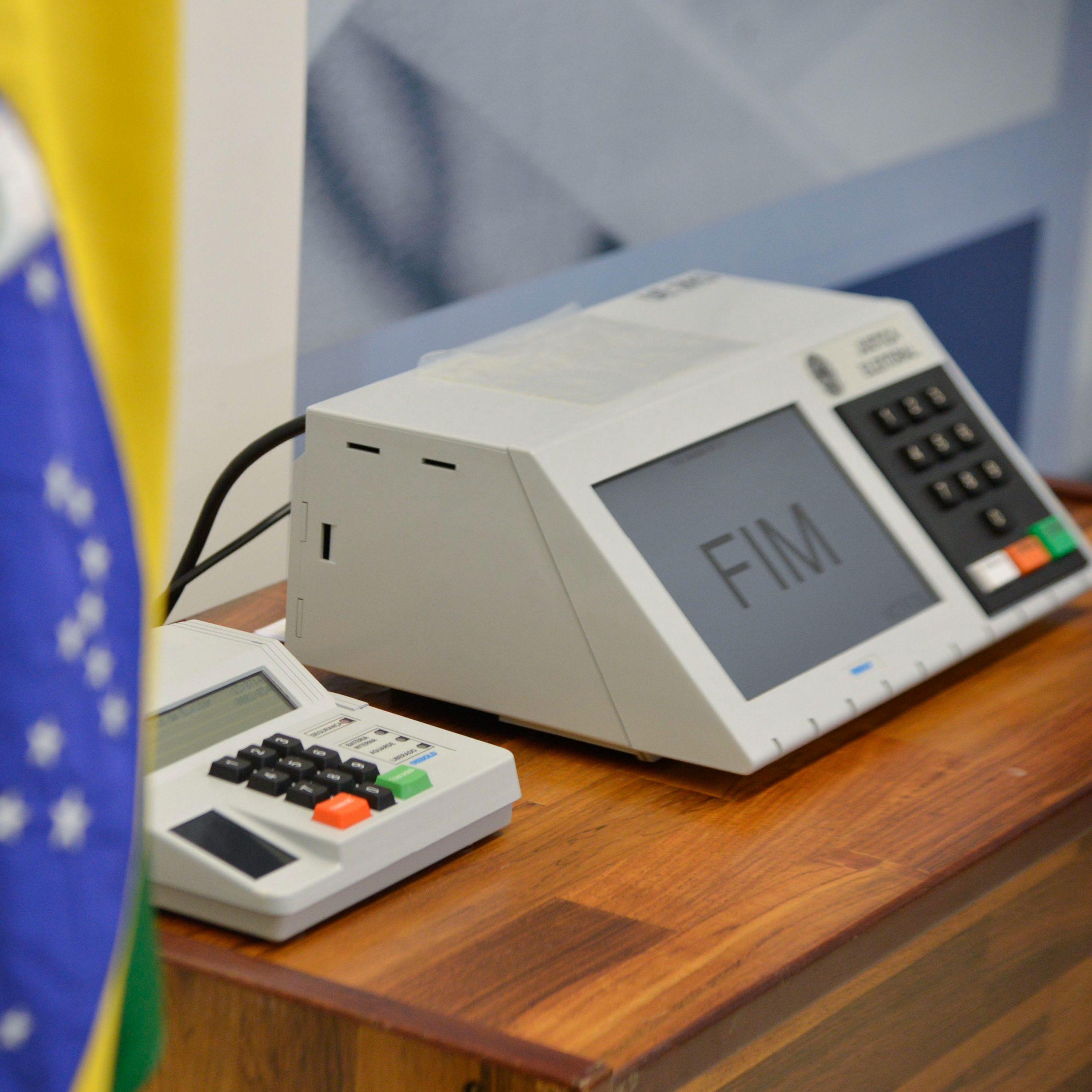 Momento Jurídico - #007 - 15 de maio de 2.023 - Direitos políticos episode artwork