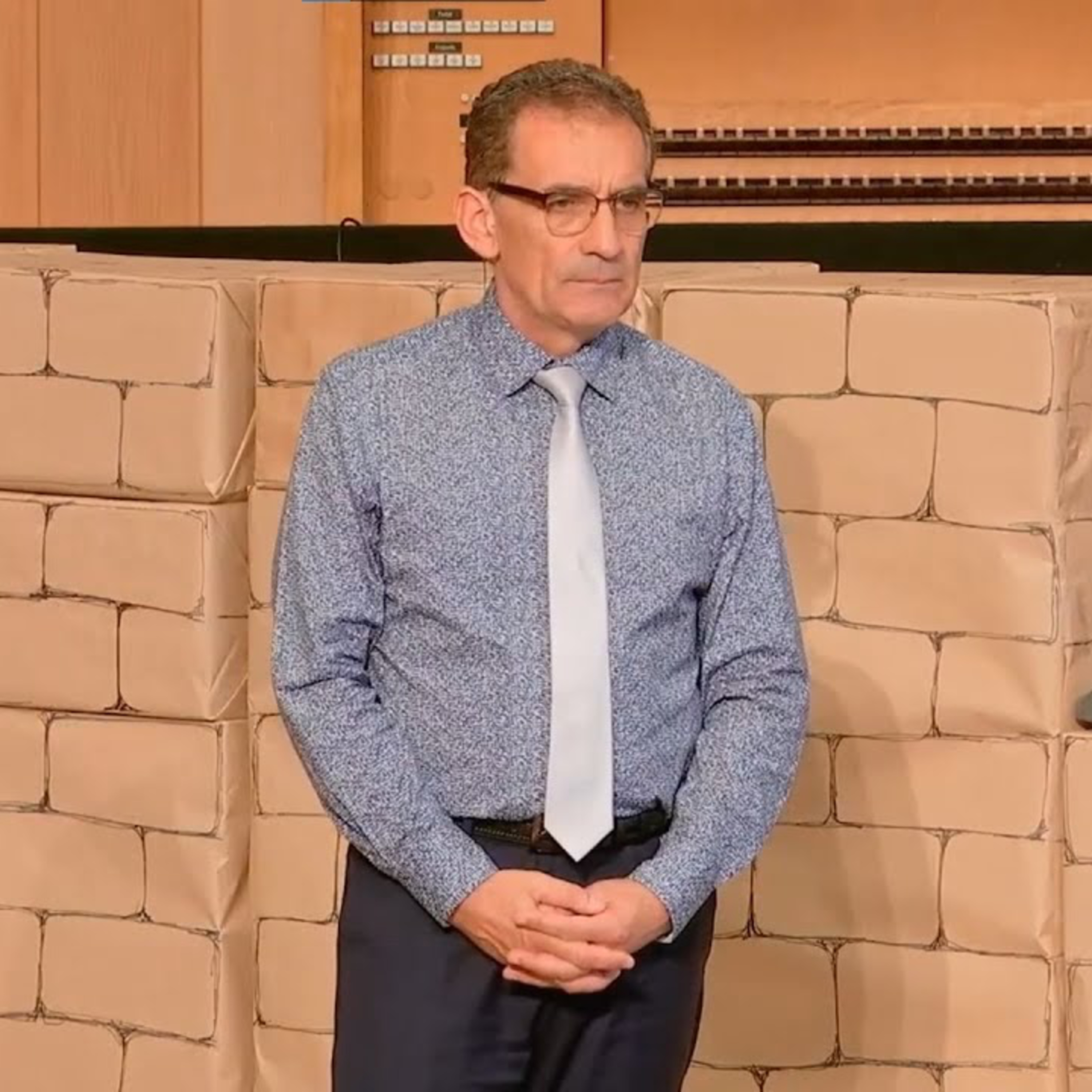 Fărădelegea ca eliberare | Familii pe termen scurt - Valentin Dănăiață episode artwork