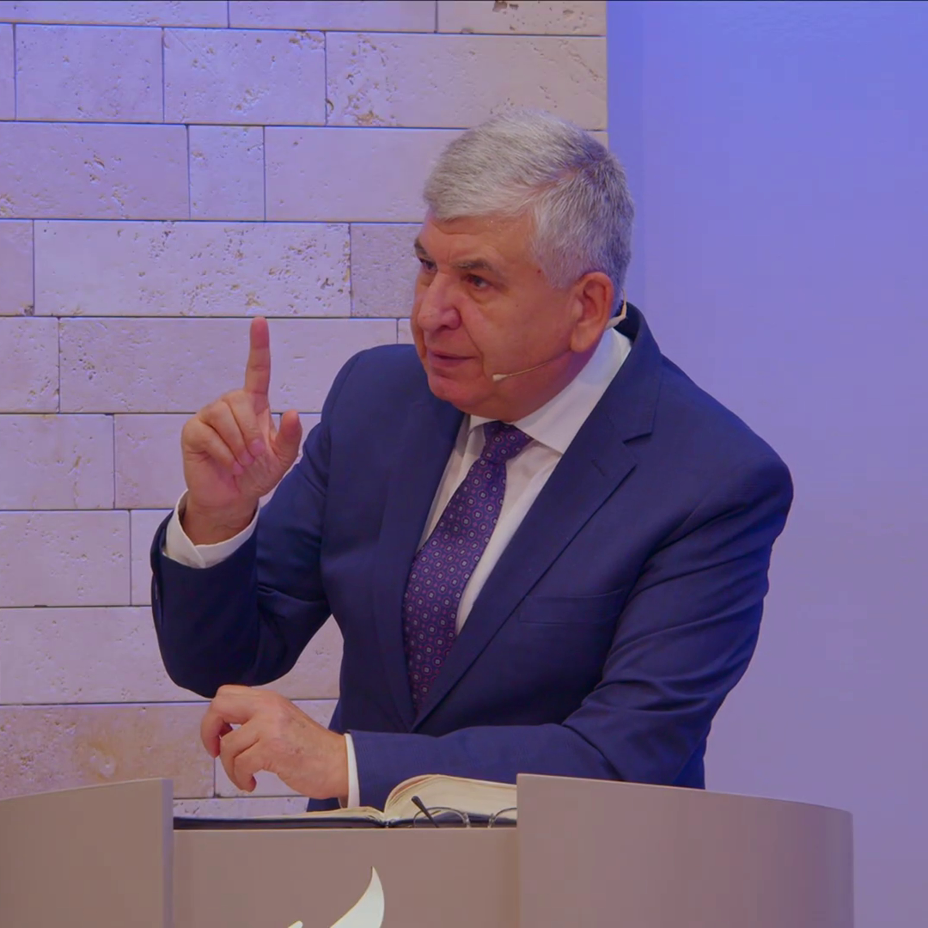 Pregătire superficială pentru o zi specială - Relu Moldovan