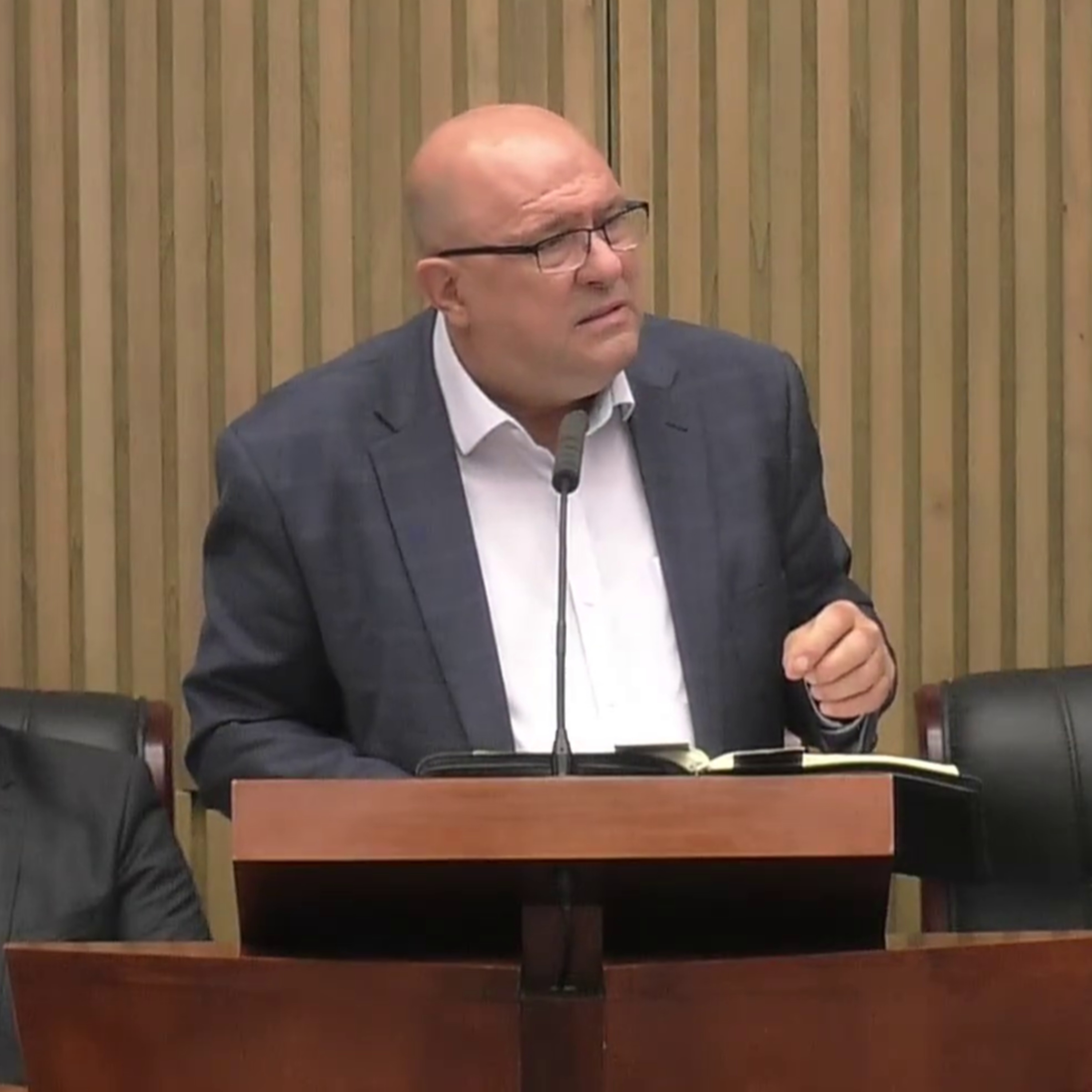 Cum ne raportăm la BUNURILE materiale? - Liviu Axinte