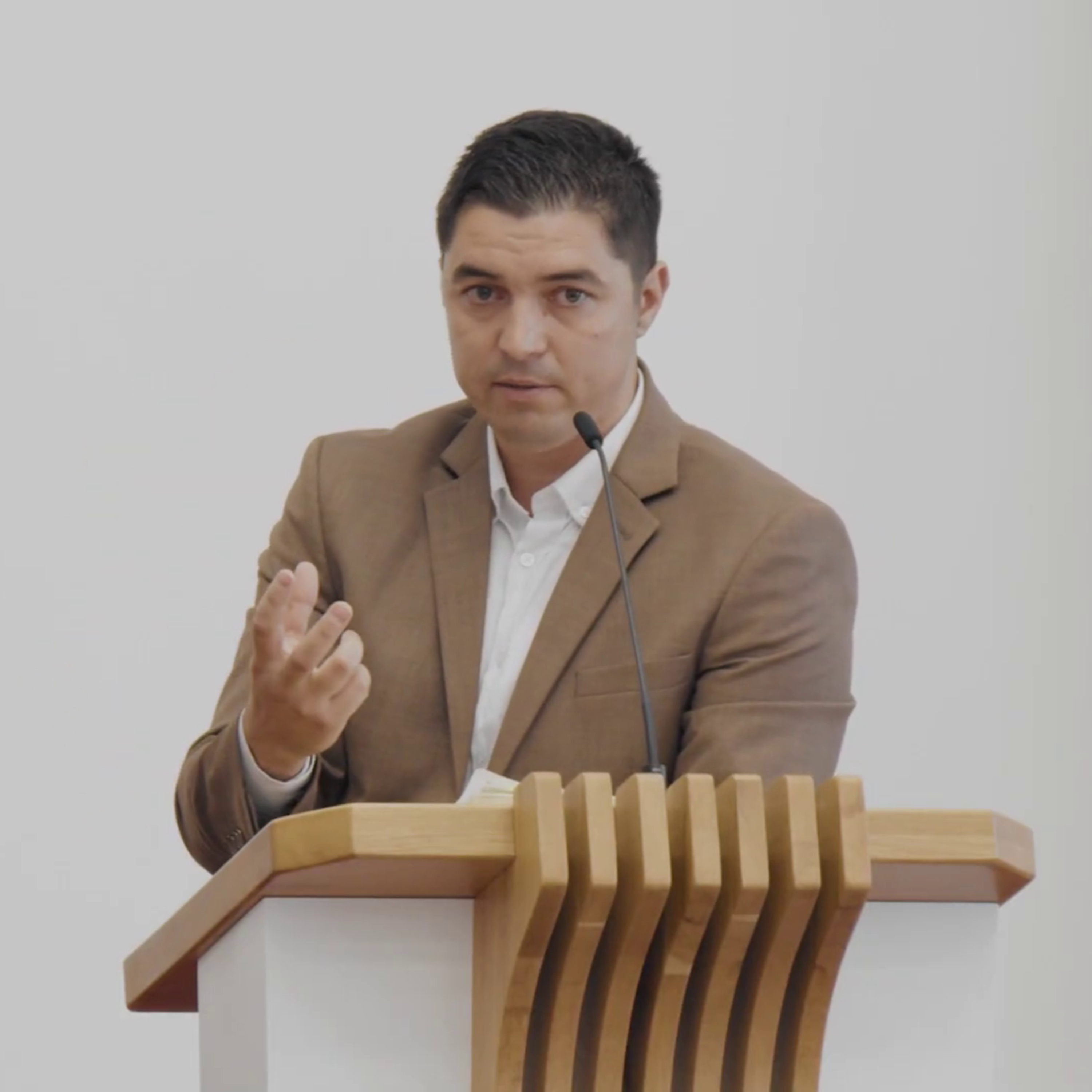 Falsificarea slavei lui Dumnezeu - Bogdan Căciulă