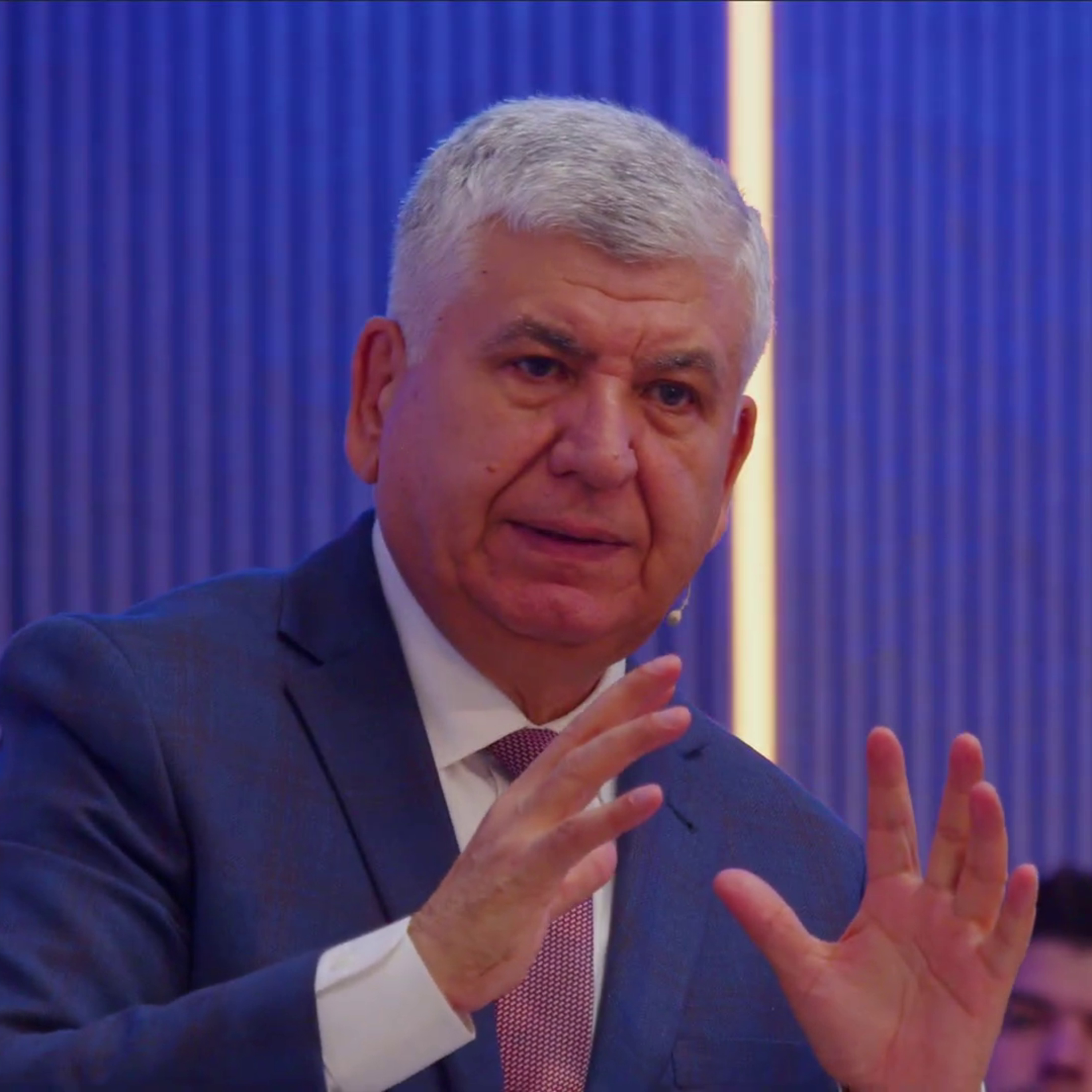 Tânărul care pleacă, în loc să vină - Relu Moldovanu