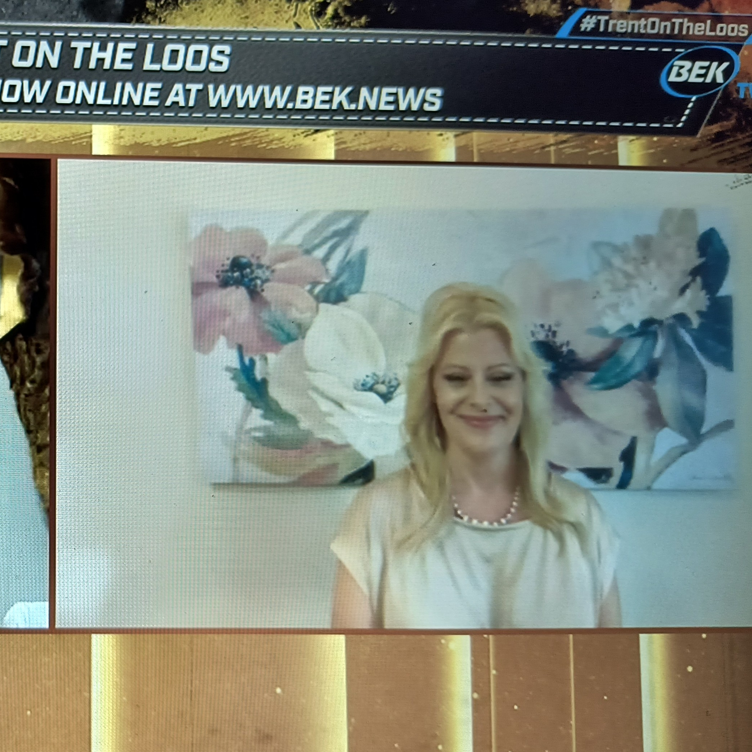 Trent on the Loos Dec 27, 2025 Anne Artavia joins to share Christmas Day message about Heavens Helpers.