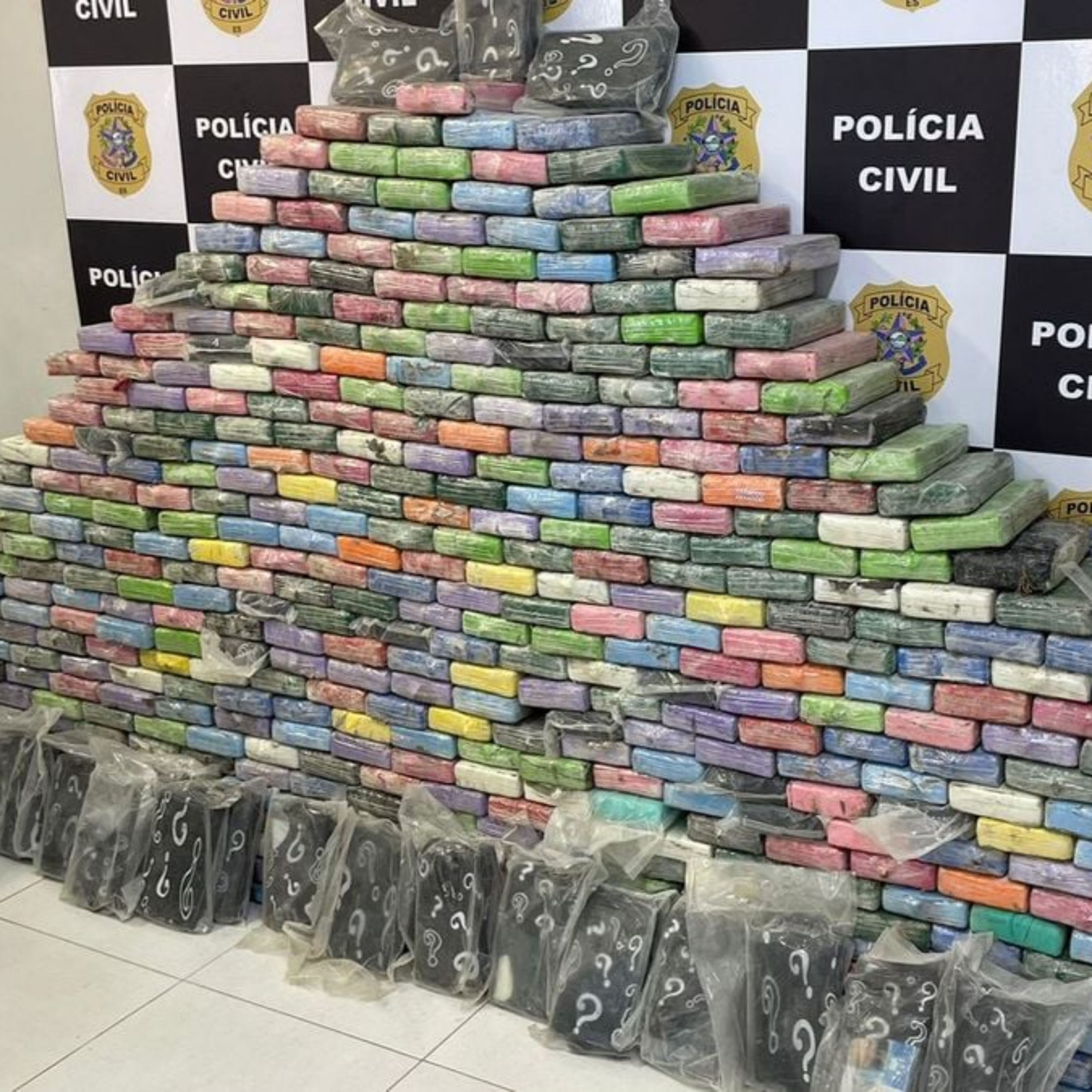 Recorde: polícia apreende 500kg de cocaína pura em bunker em VV episode artwork