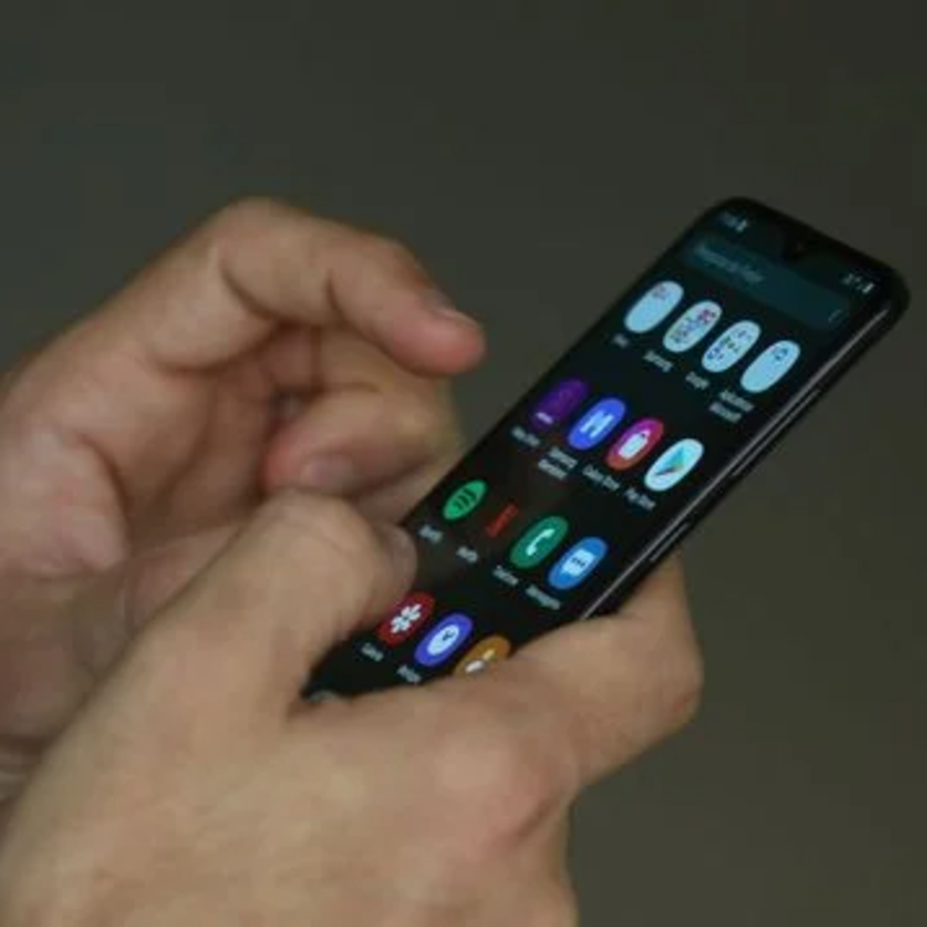 Como descartar celulares e fios de carregadores? Professora explica! episode artwork