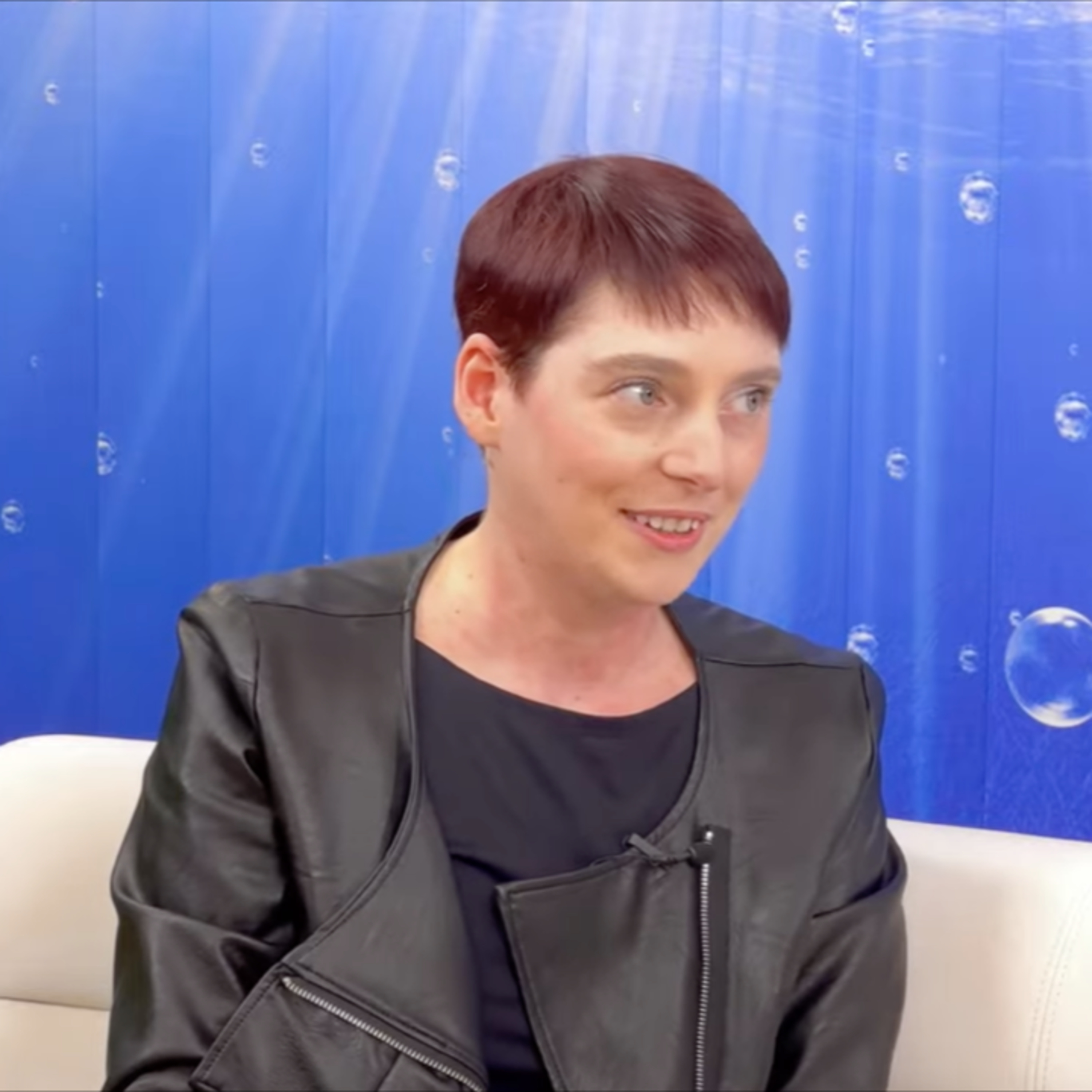 Kristýna Freiová, Kristýna píše své romány v napojení episode artwork